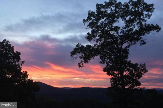 ASHTON WOODS - Residential