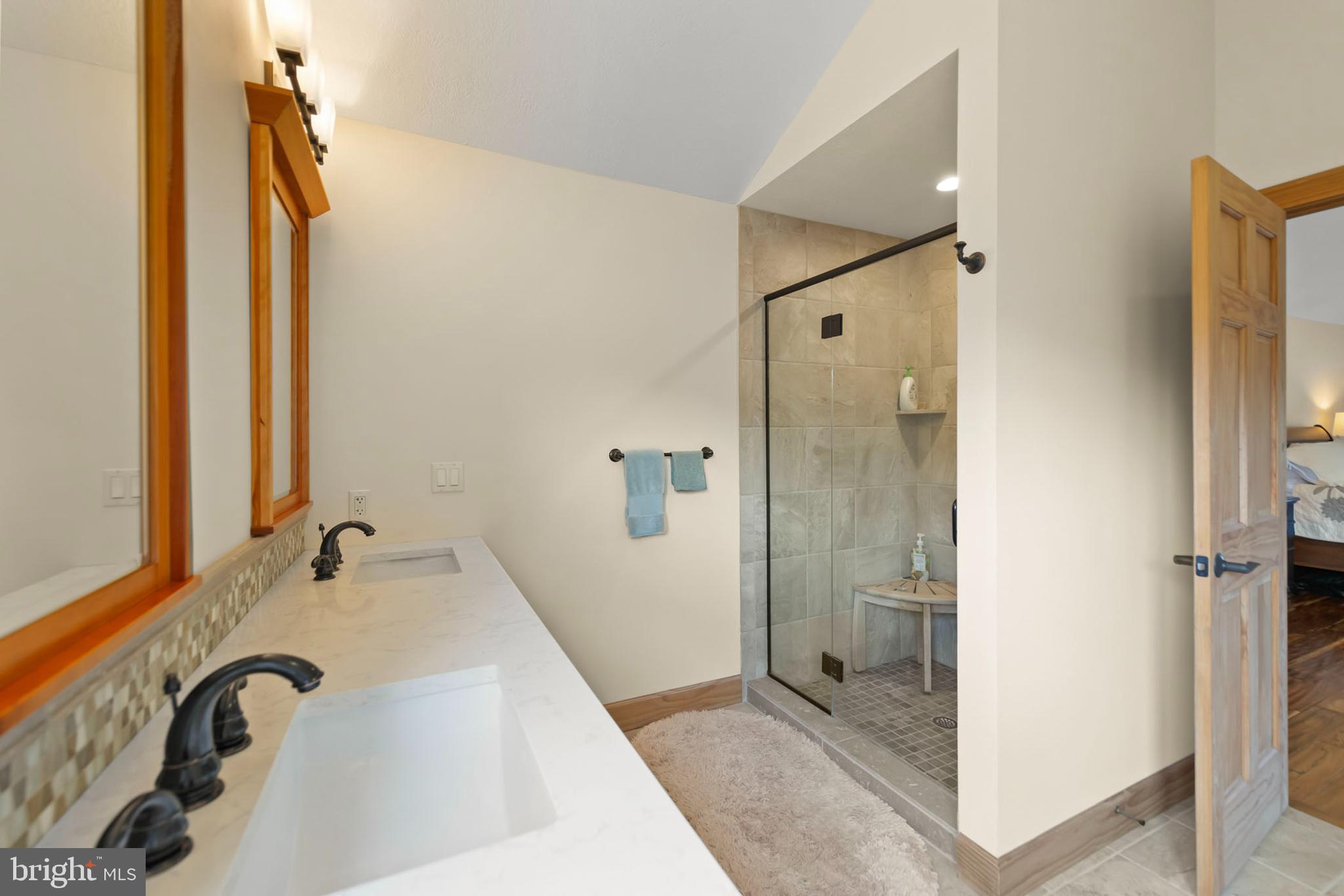 ASHTON WOODS - Residential