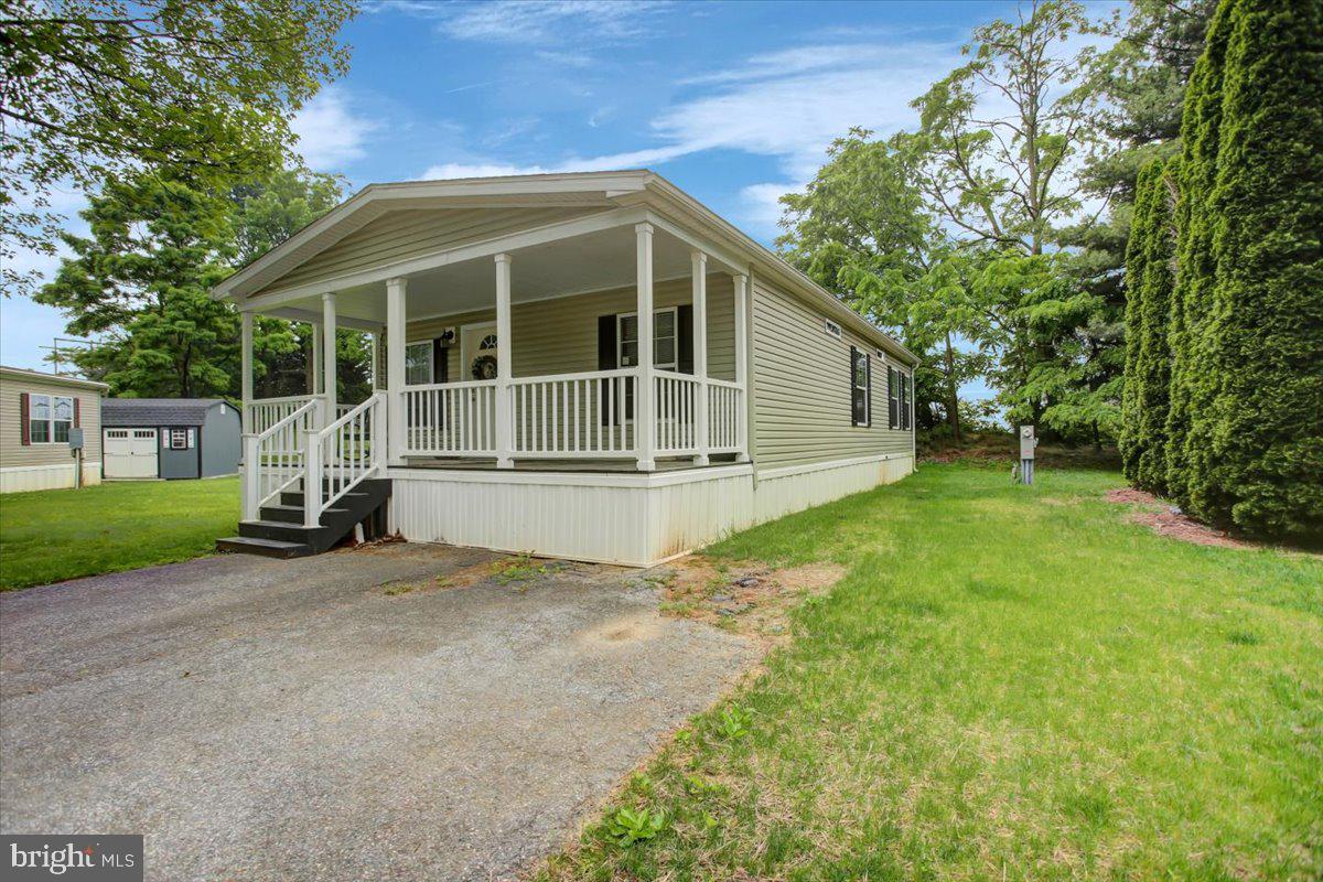 38 COLONIAL CIRCLE