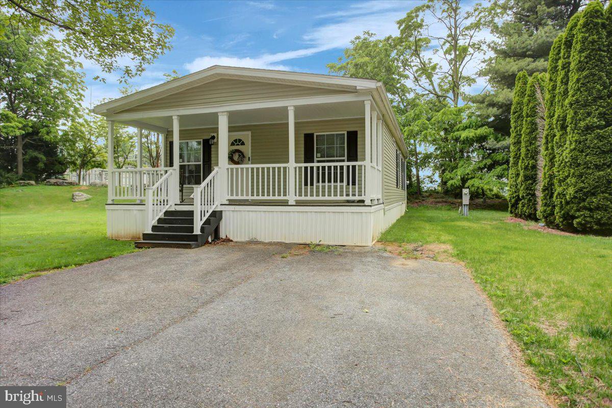 38 COLONIAL CIRCLE