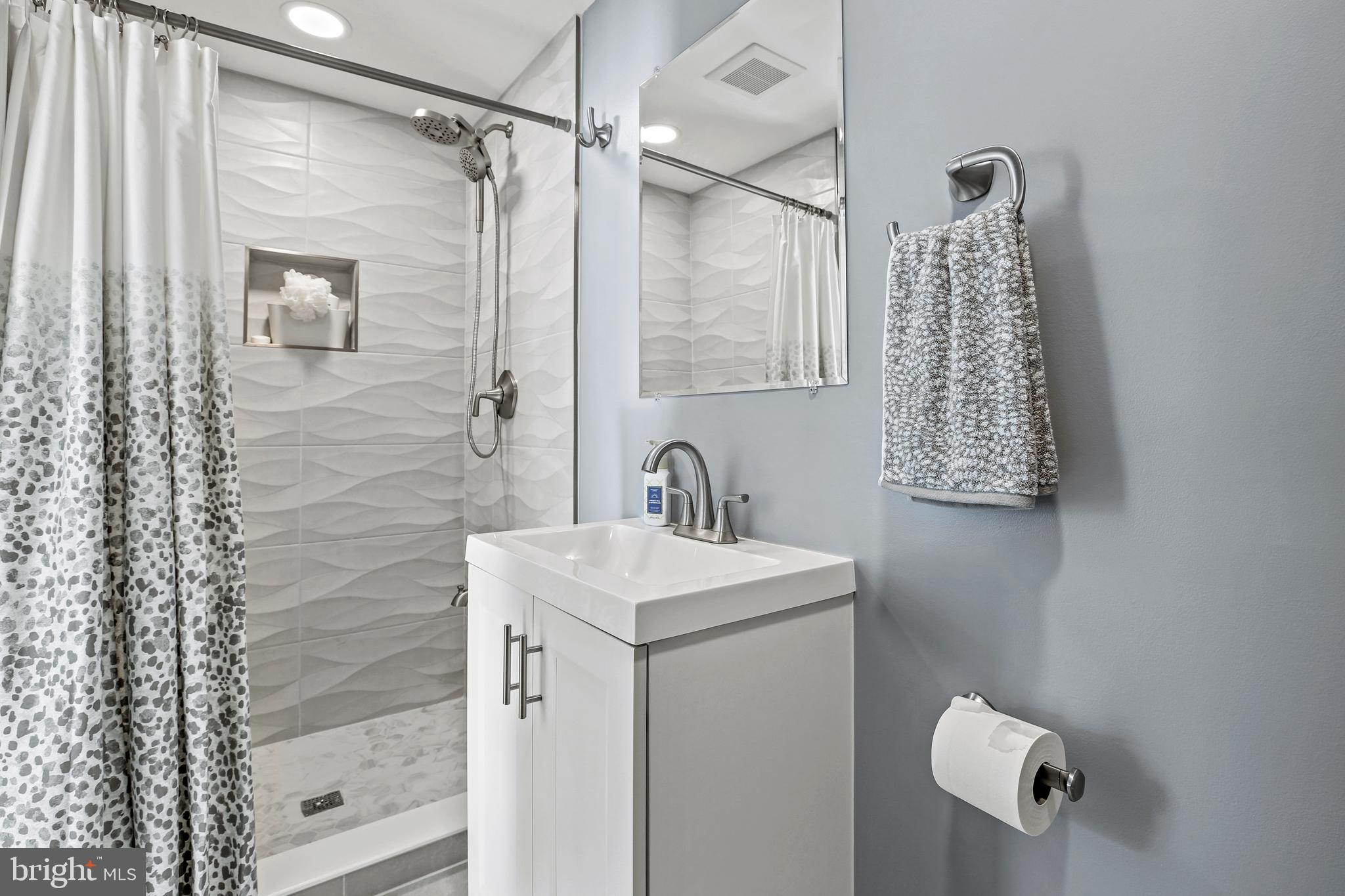 VISTAS AT MILESTONE - Residential Lease