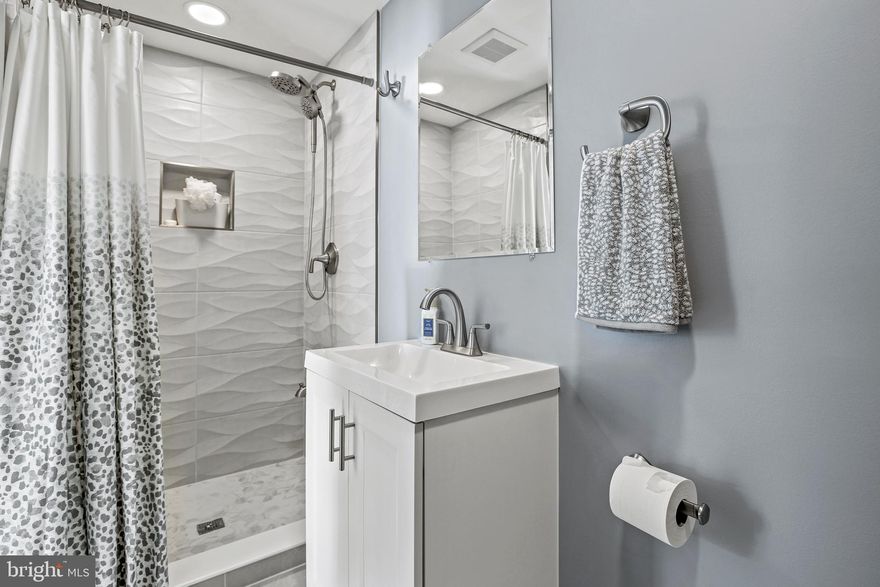 This is only a BASEMENT APARTMENT!
Has new full bath, new kitchen, Living room w/ windows, door to fenced yard with nice patio.
Rent includes all the utilities, recreation center, pool, tennis, trash.
OWNER PREFERS ONLY FEEMALE. She is a single Laddy lives on upper level.
Prime location.
Excellant Price