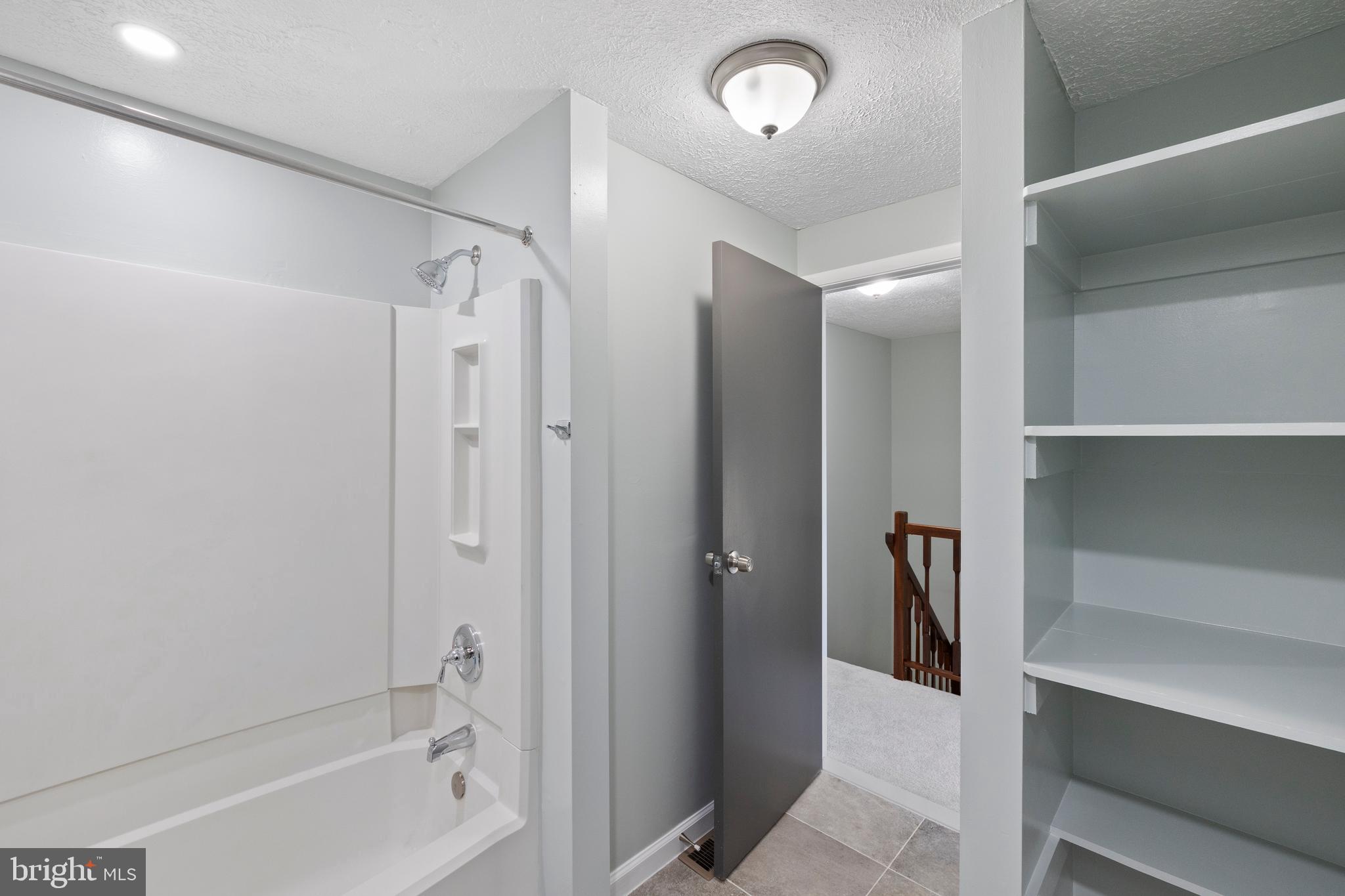 OAK SPRINGS - Residential