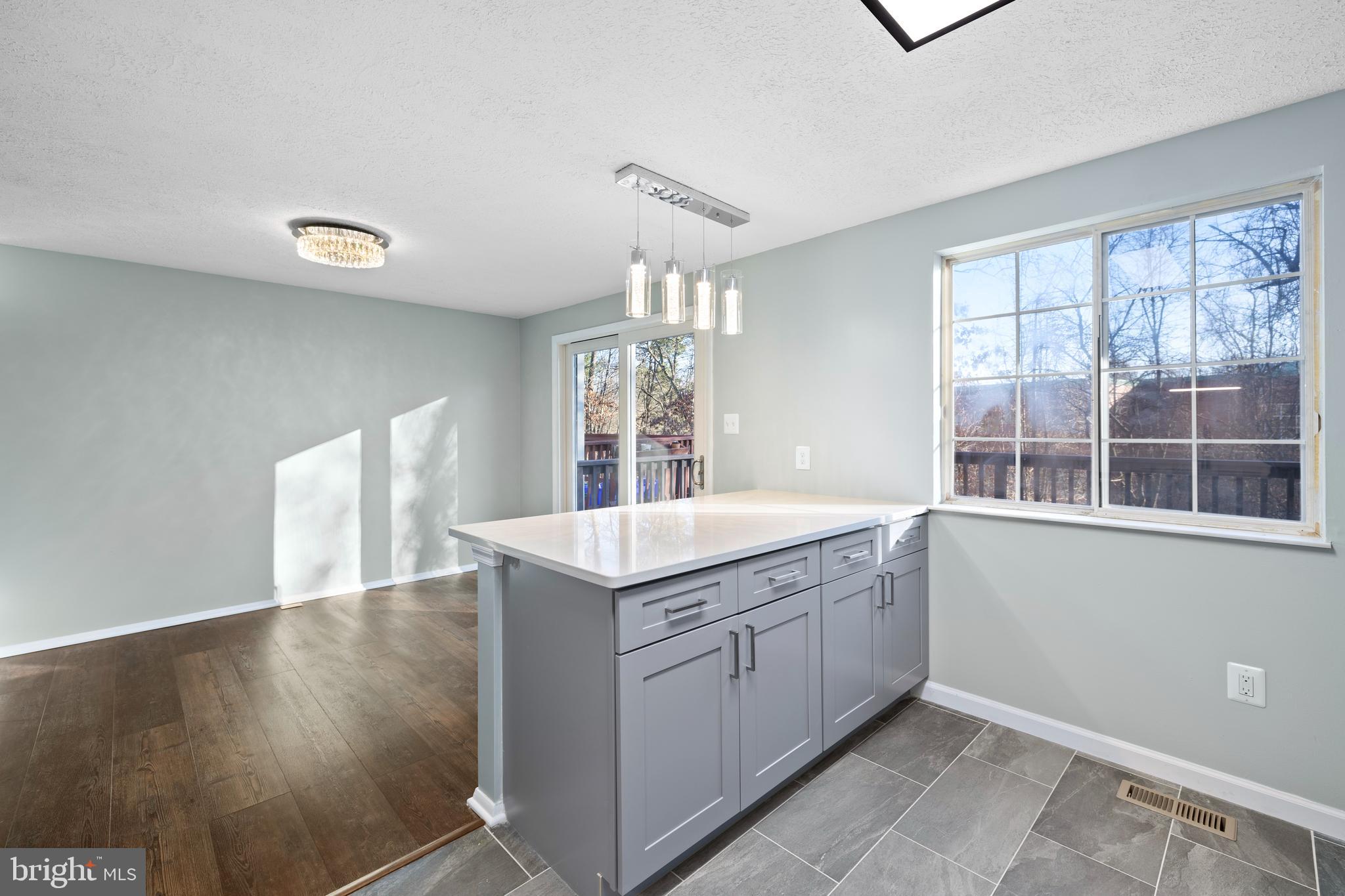 OAK SPRINGS - Residential