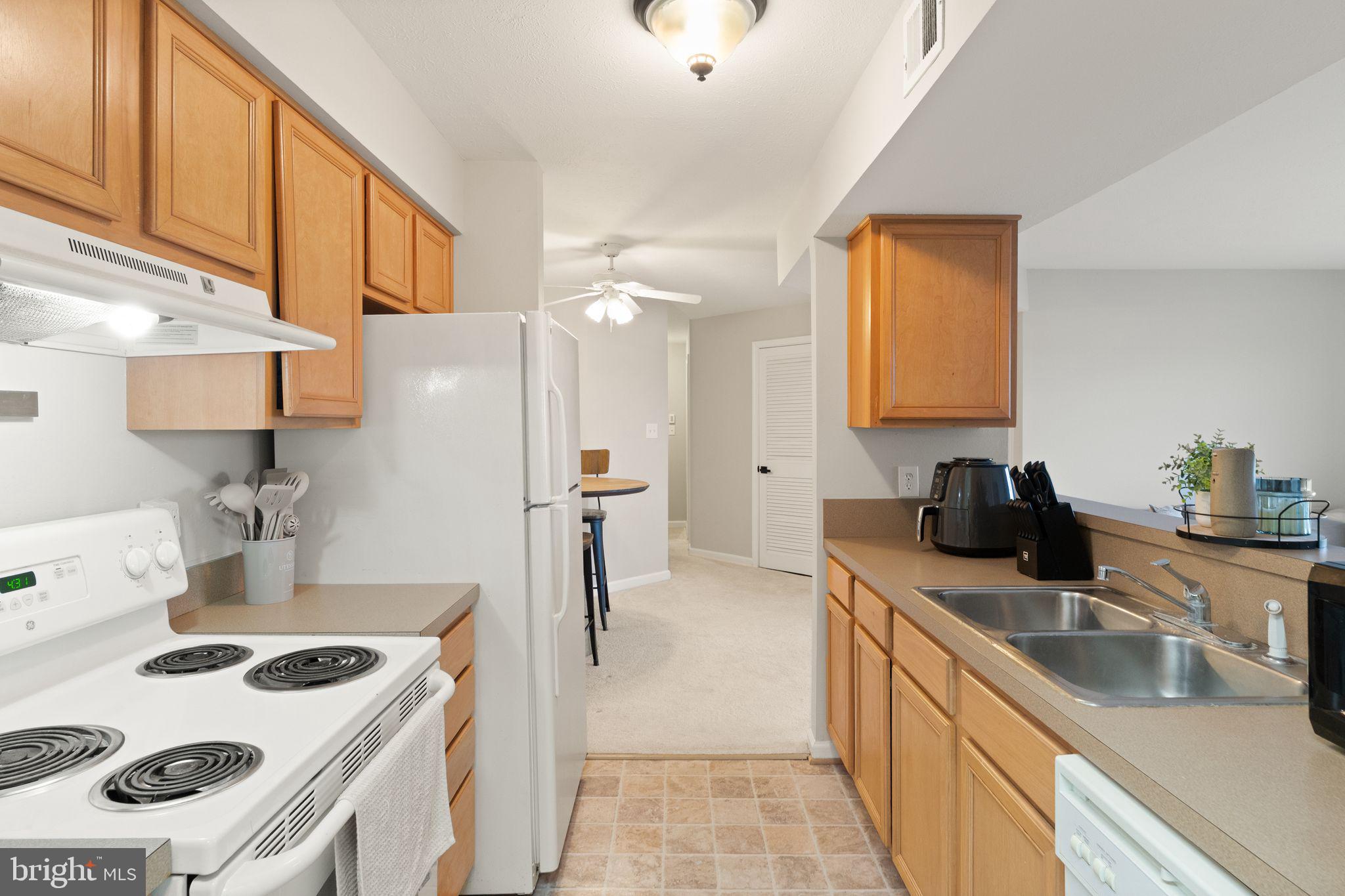 CEDAR LEE CONDOMINIUM - Residential