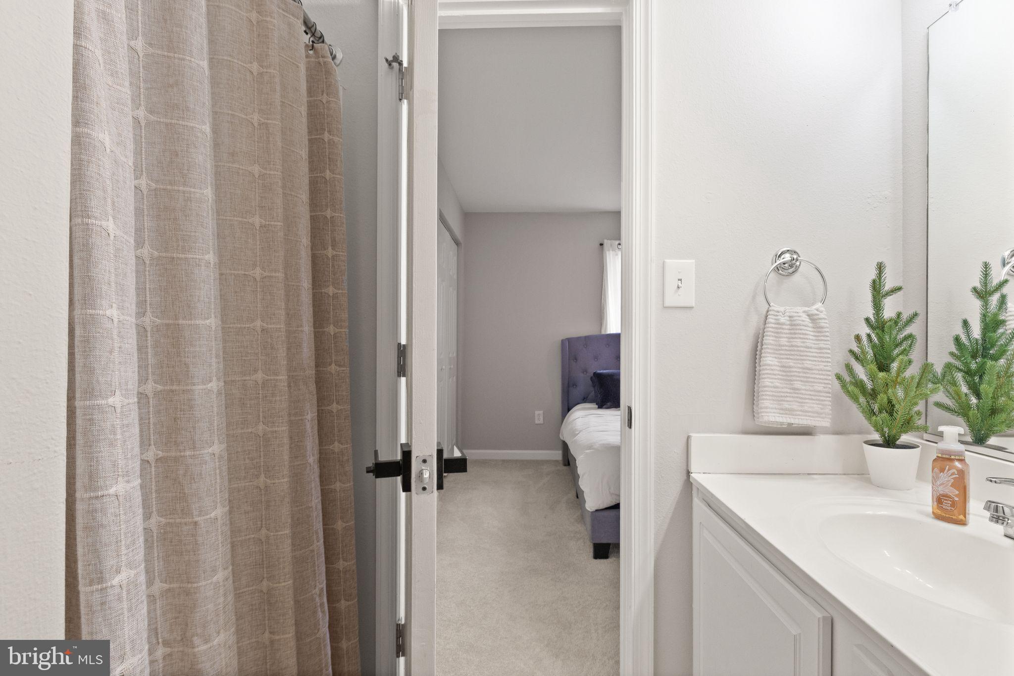 CEDAR LEE CONDOMINIUM - Residential