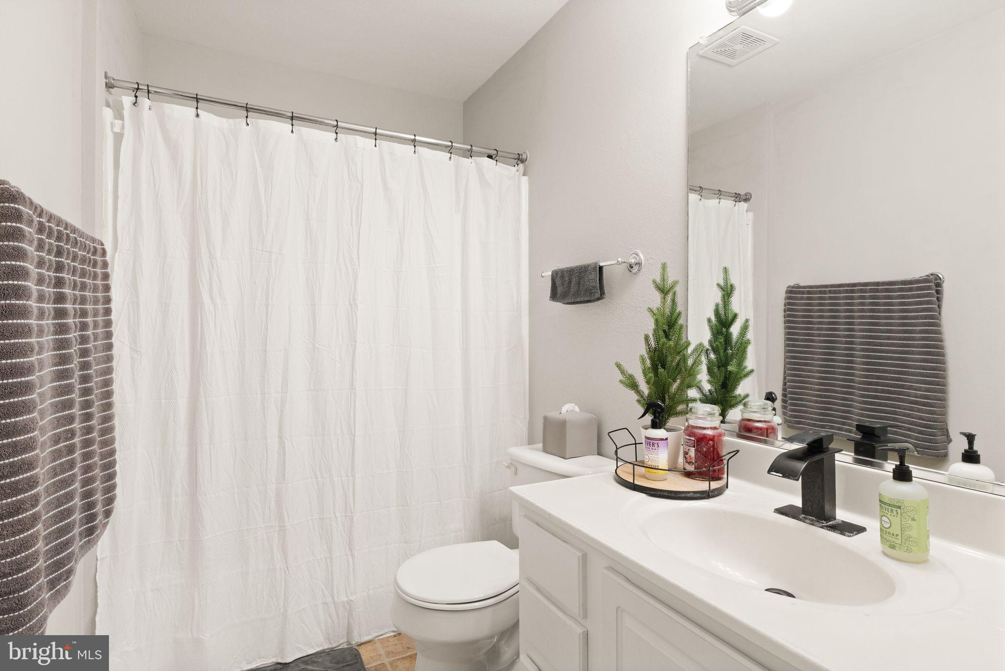 CEDAR LEE CONDOMINIUM - Residential