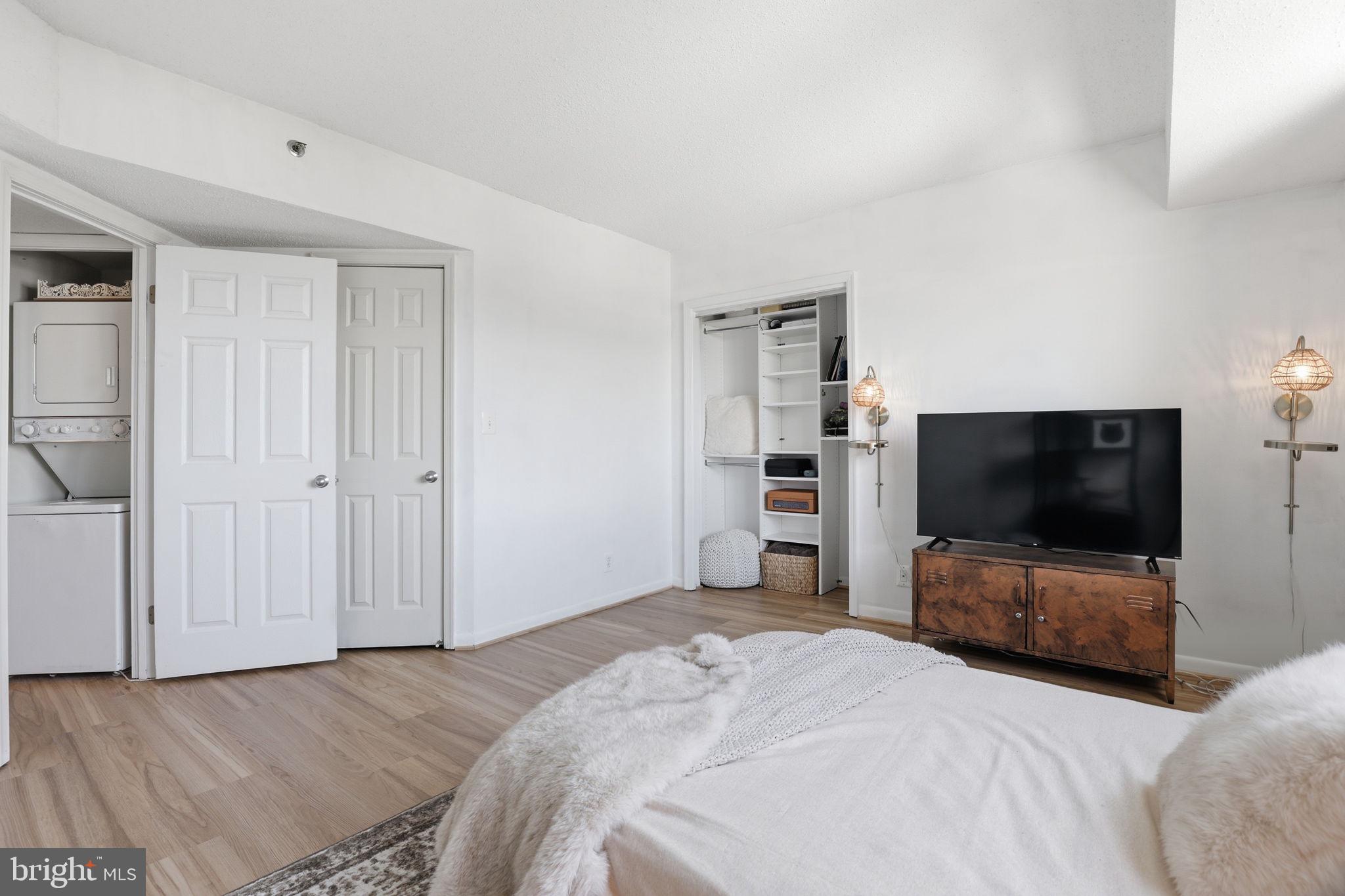 SKYLINE SQUARE CONDO - Residential