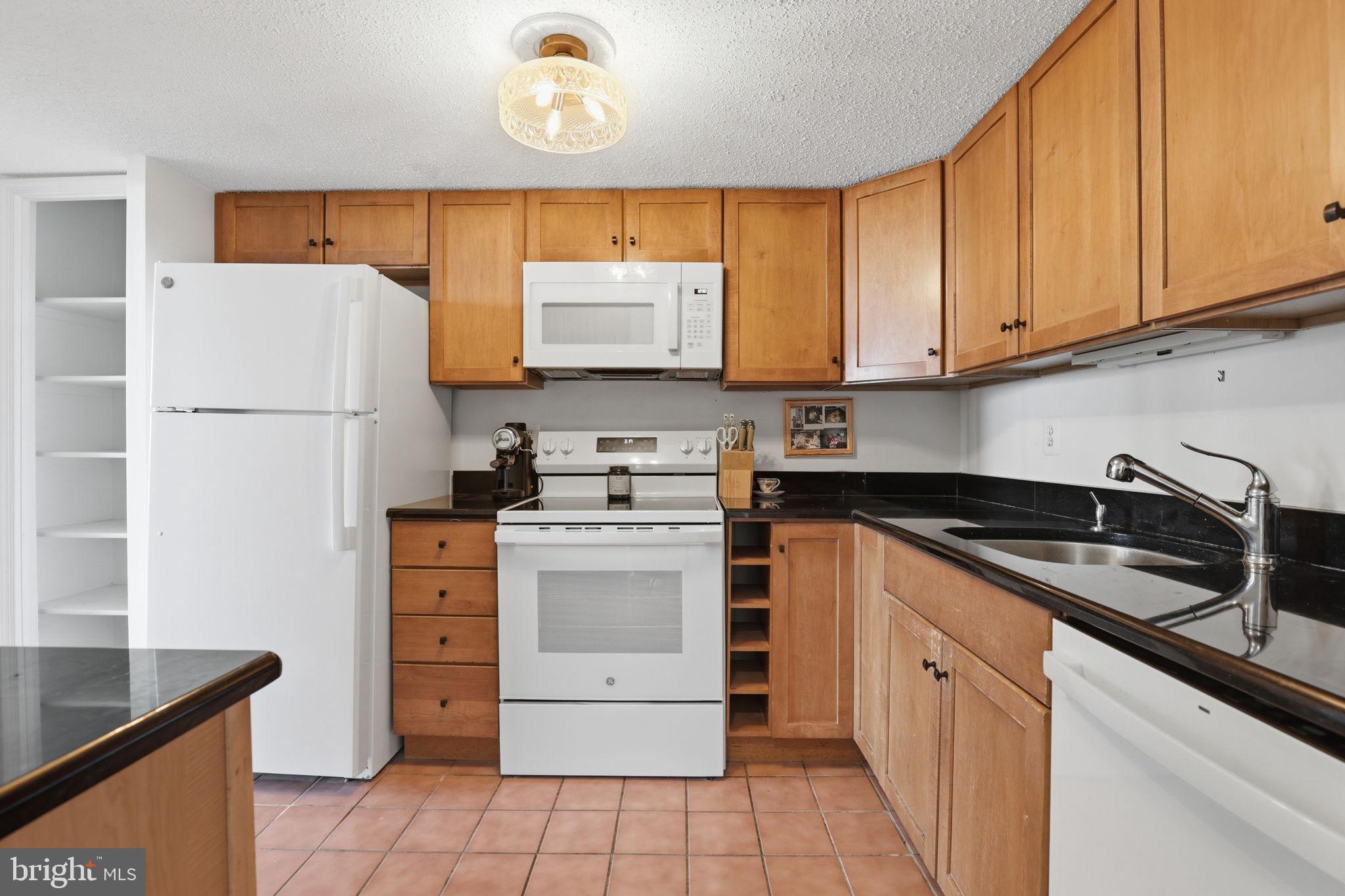 SKYLINE SQUARE CONDO - Residential