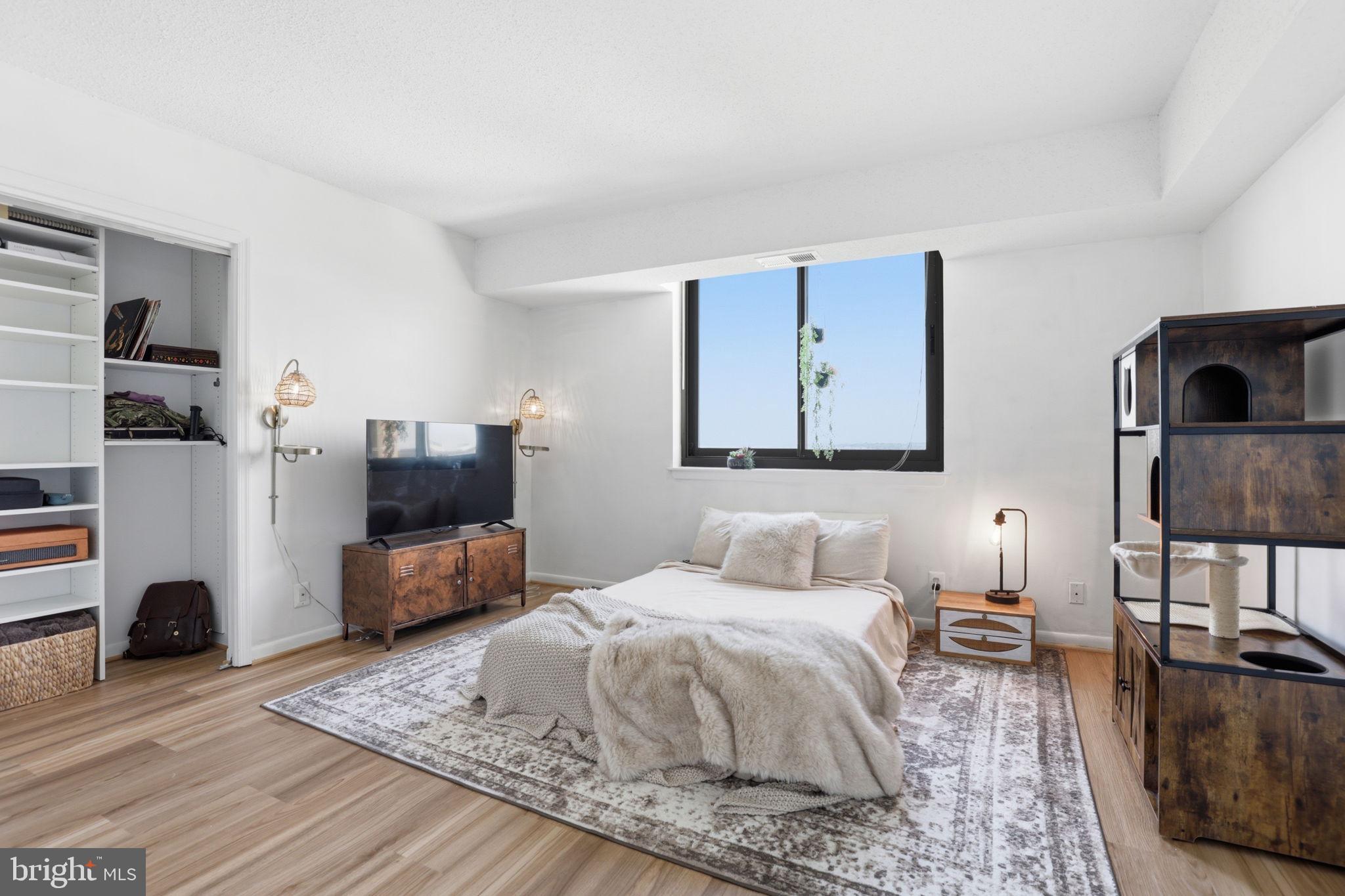 SKYLINE SQUARE CONDO - Residential