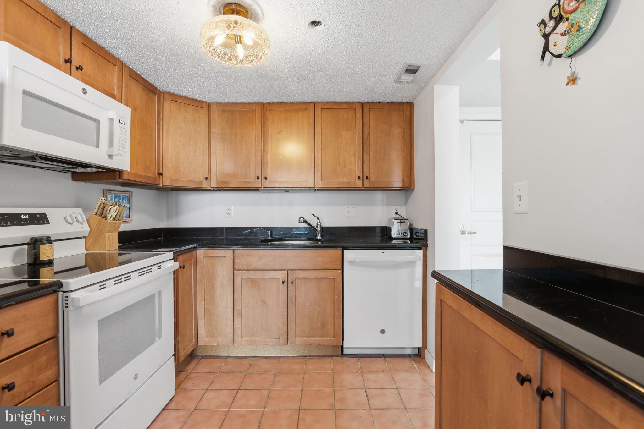 SKYLINE SQUARE CONDO - Residential