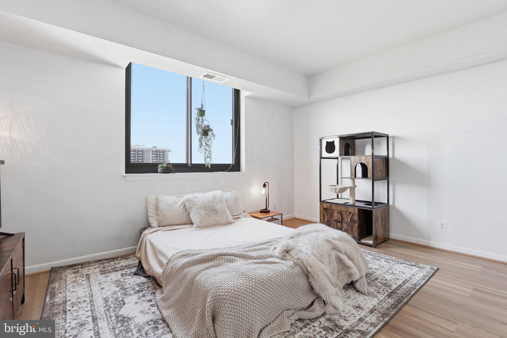 SKYLINE SQUARE CONDO - Residential