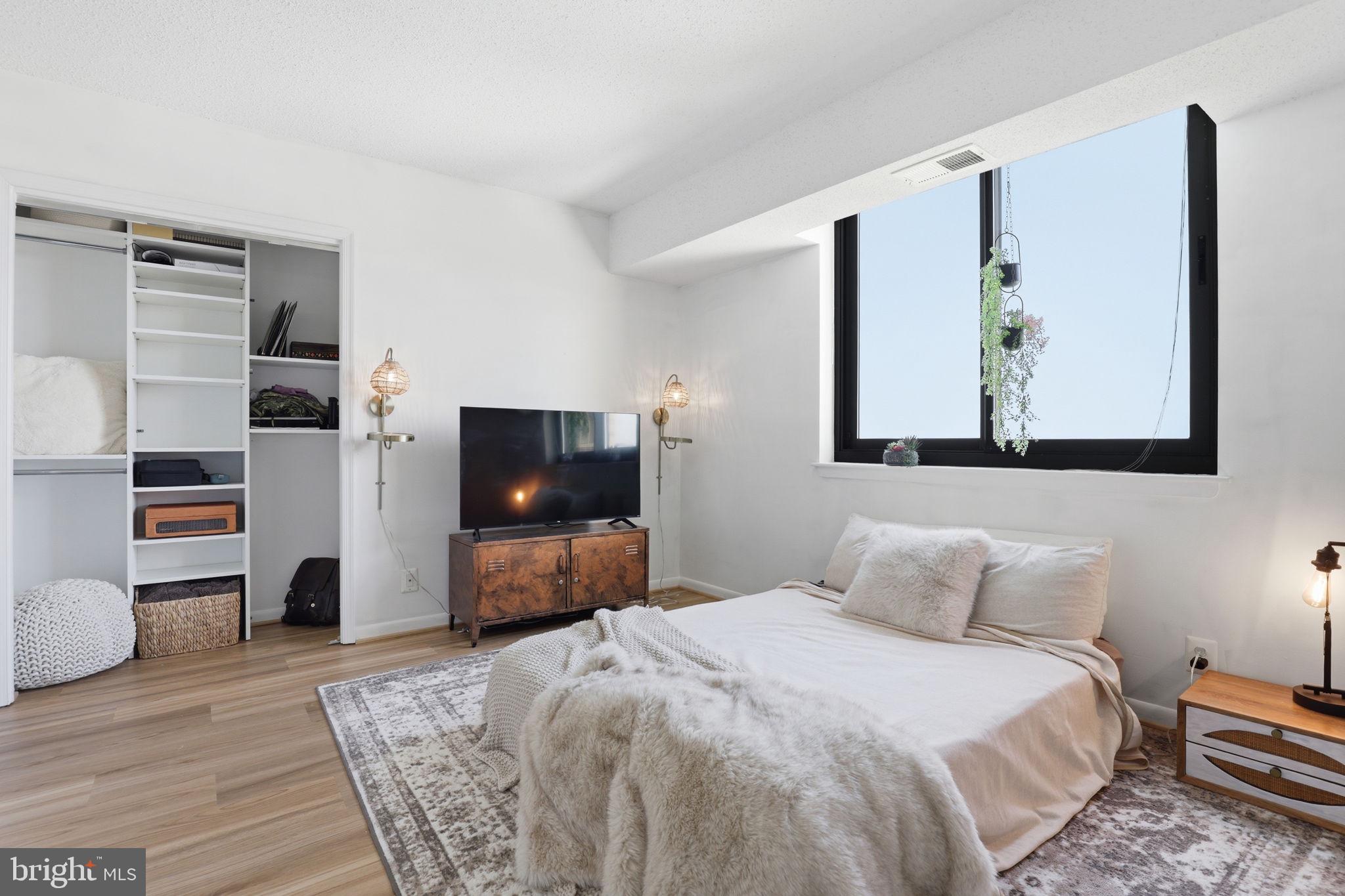 SKYLINE SQUARE CONDO - Residential