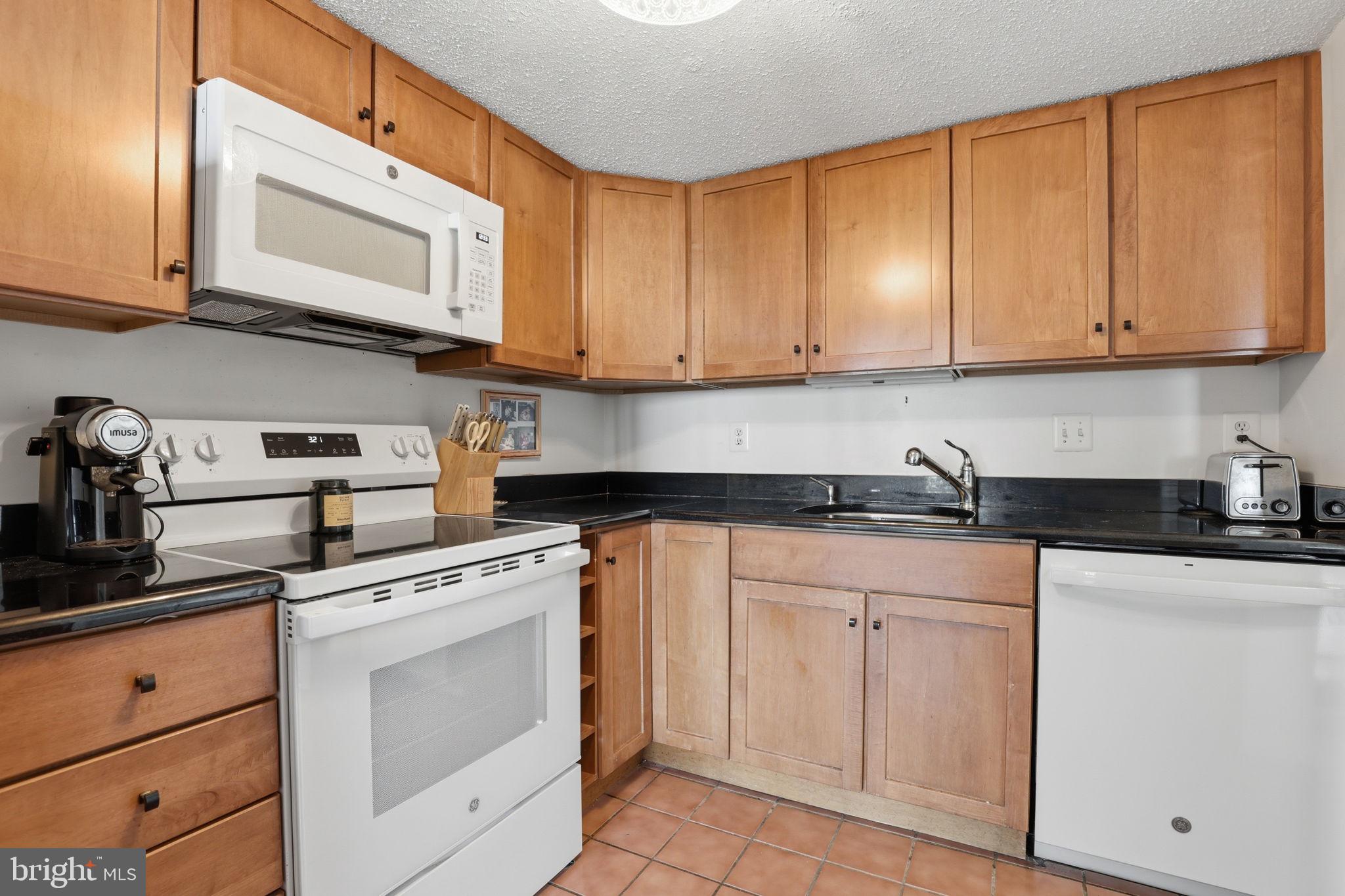 SKYLINE SQUARE CONDO - Residential