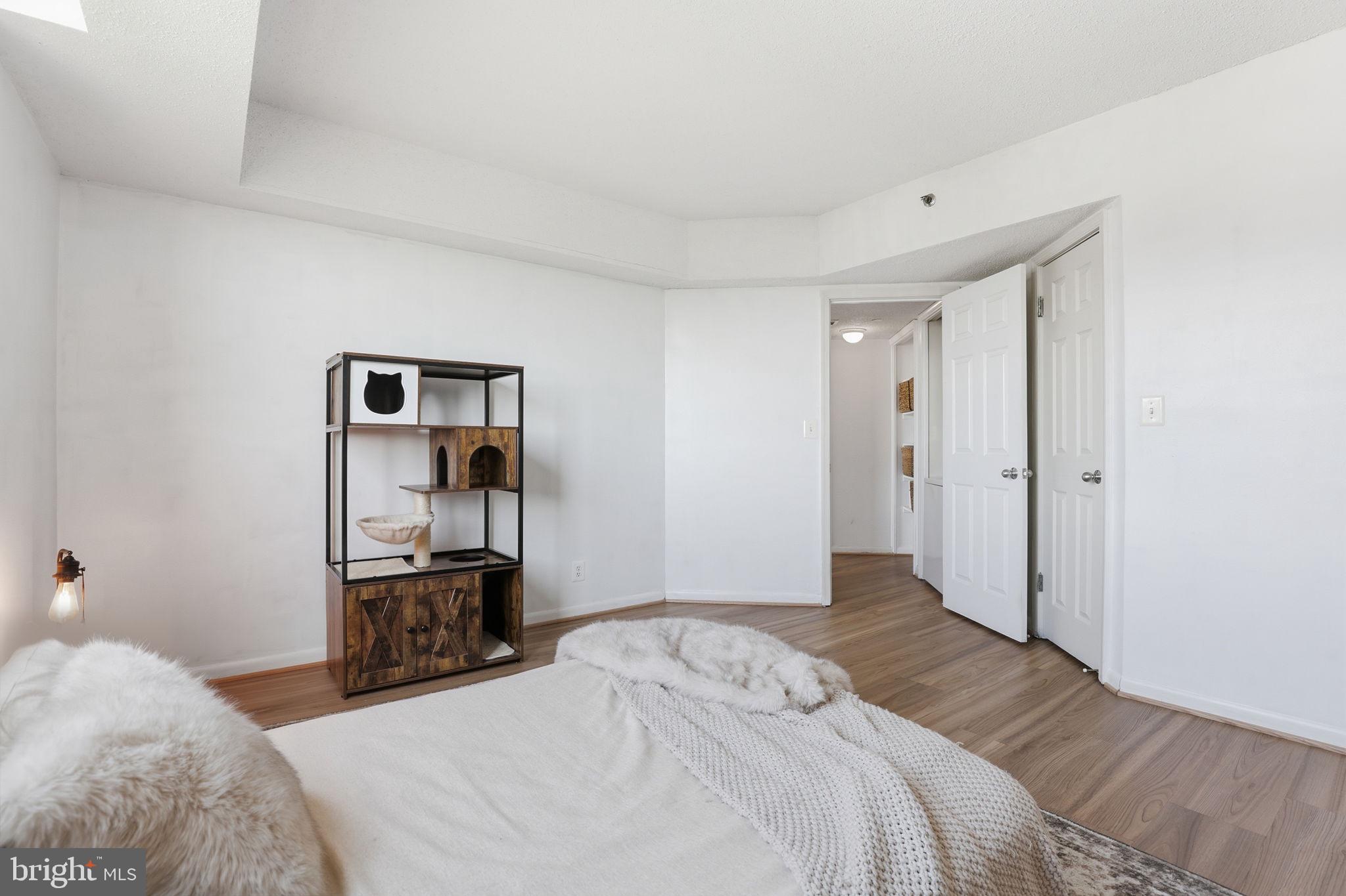 SKYLINE SQUARE CONDO - Residential