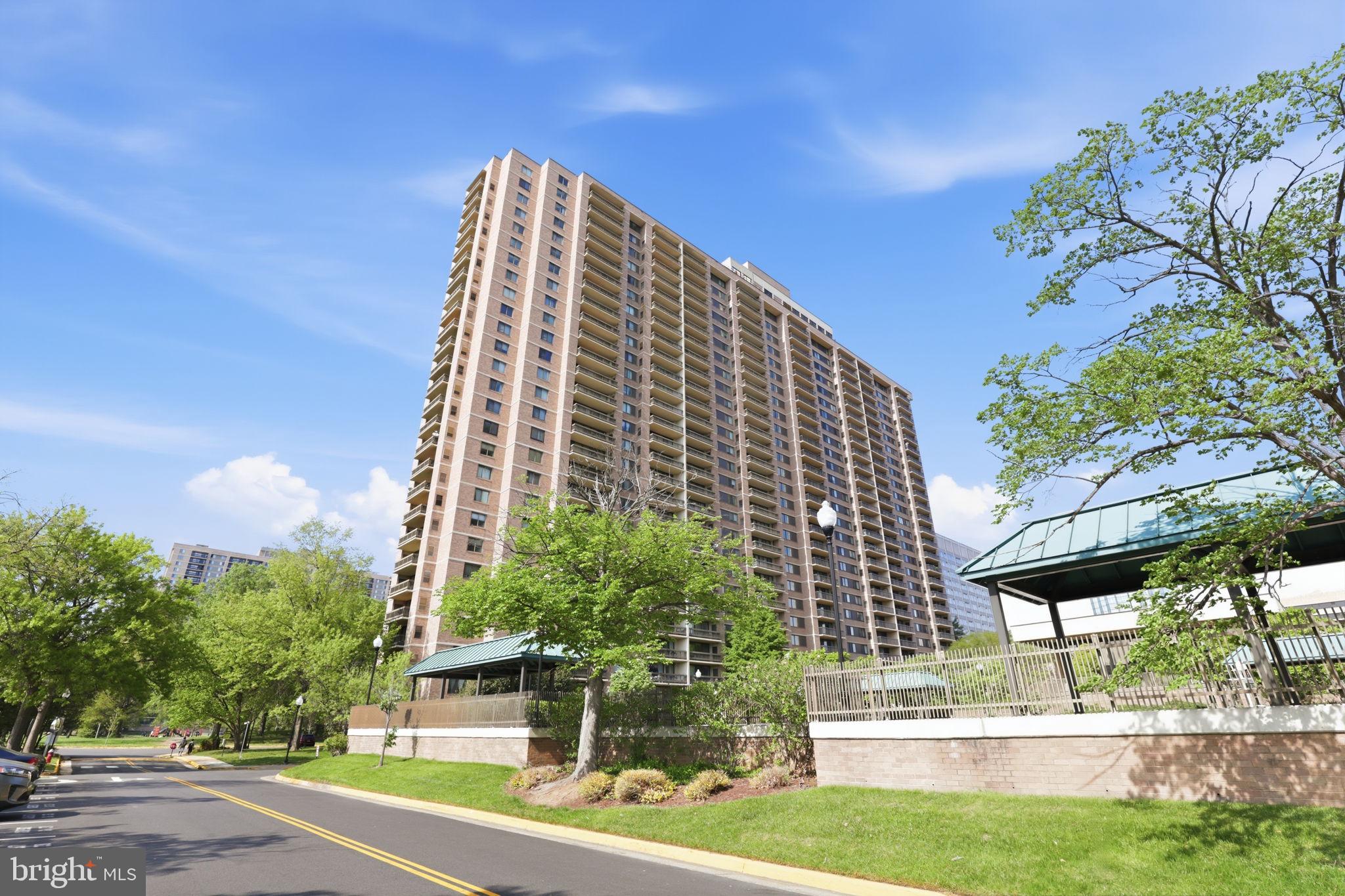 SKYLINE SQUARE CONDO - Residential