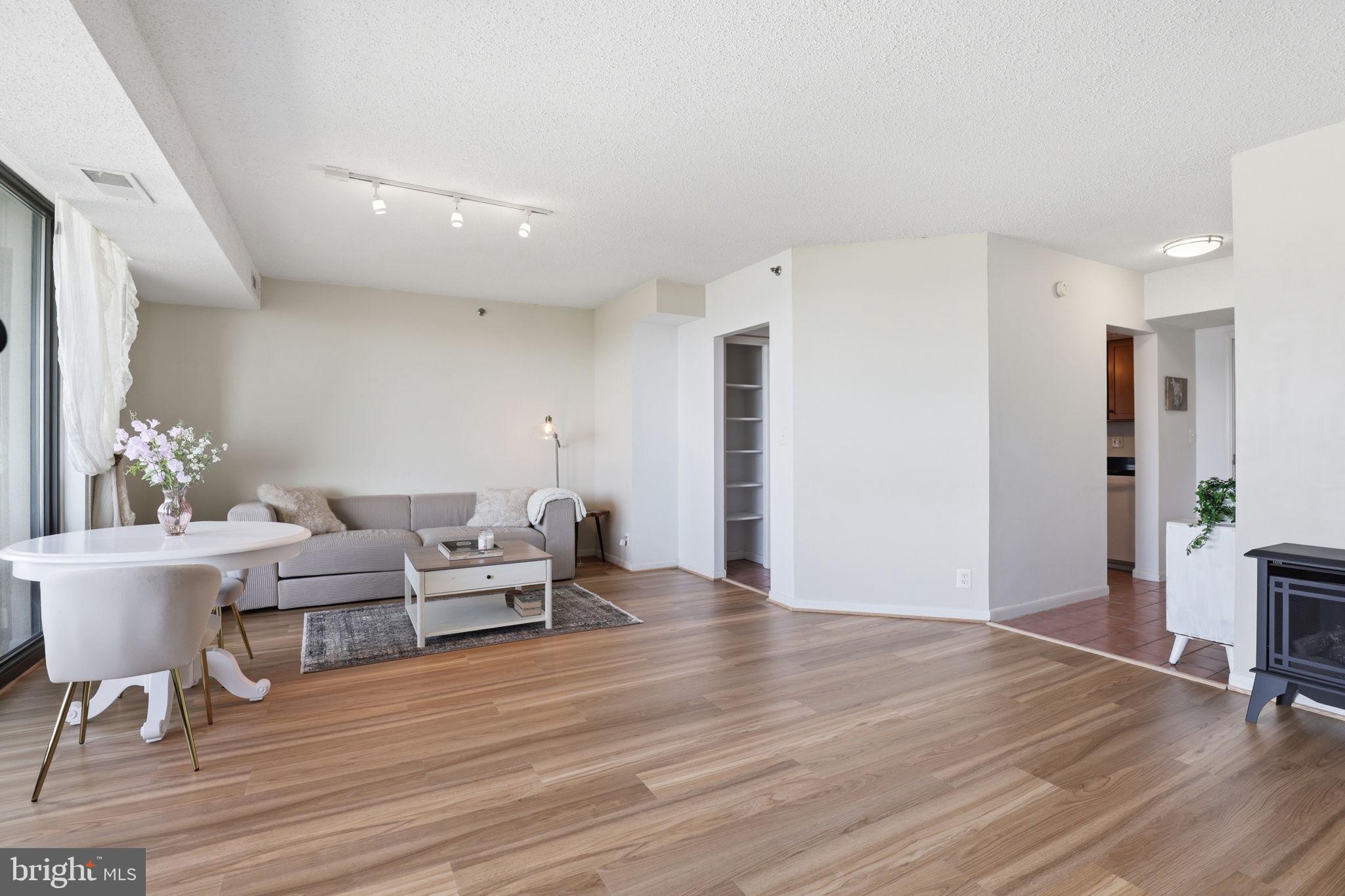 SKYLINE SQUARE CONDO - Residential