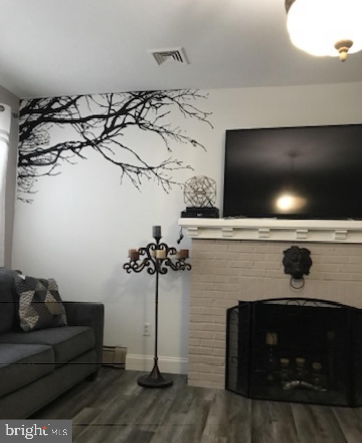 OXFORD CIRCLE - Residential