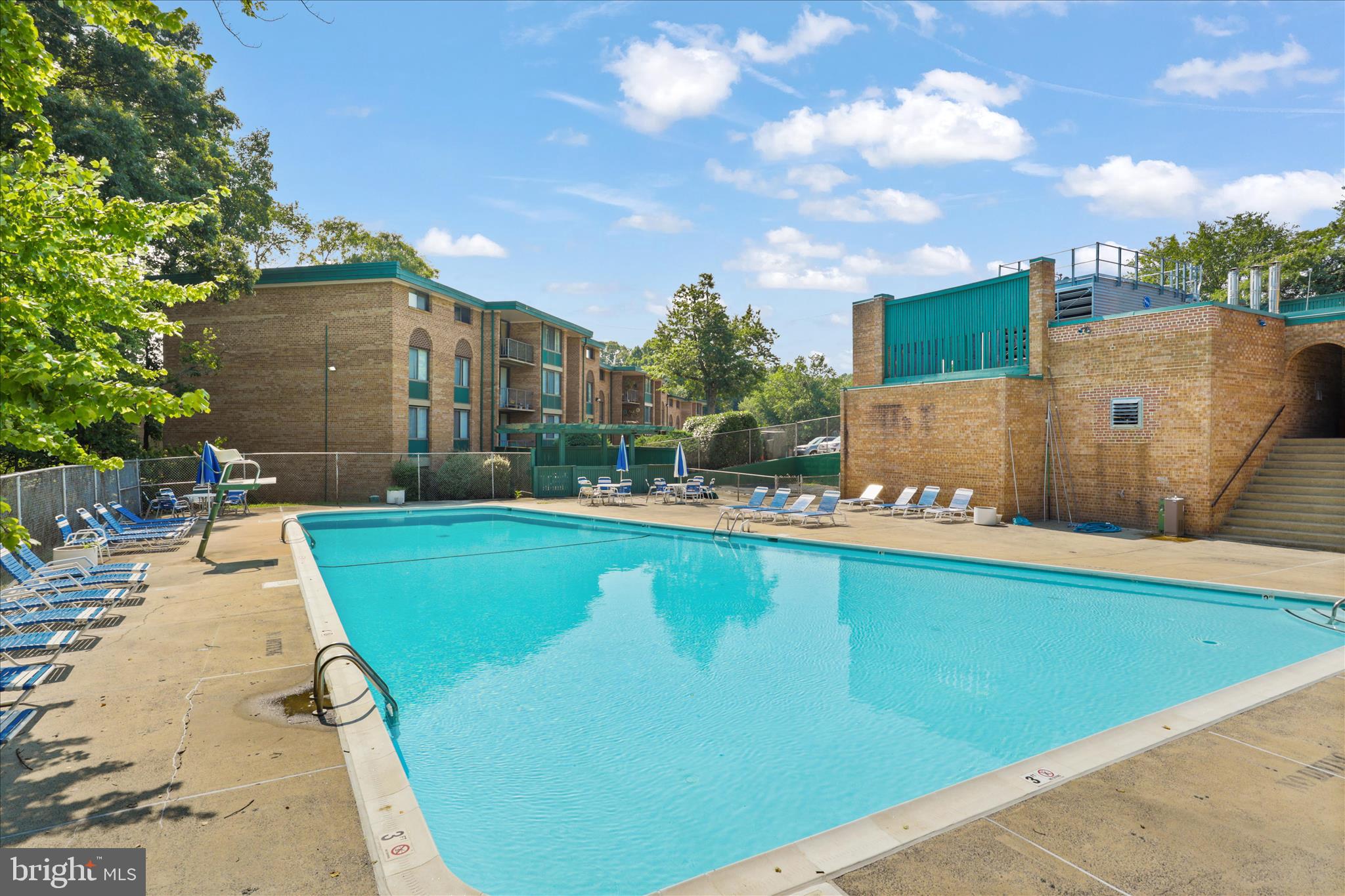 SAXONY SQUARE - Residential