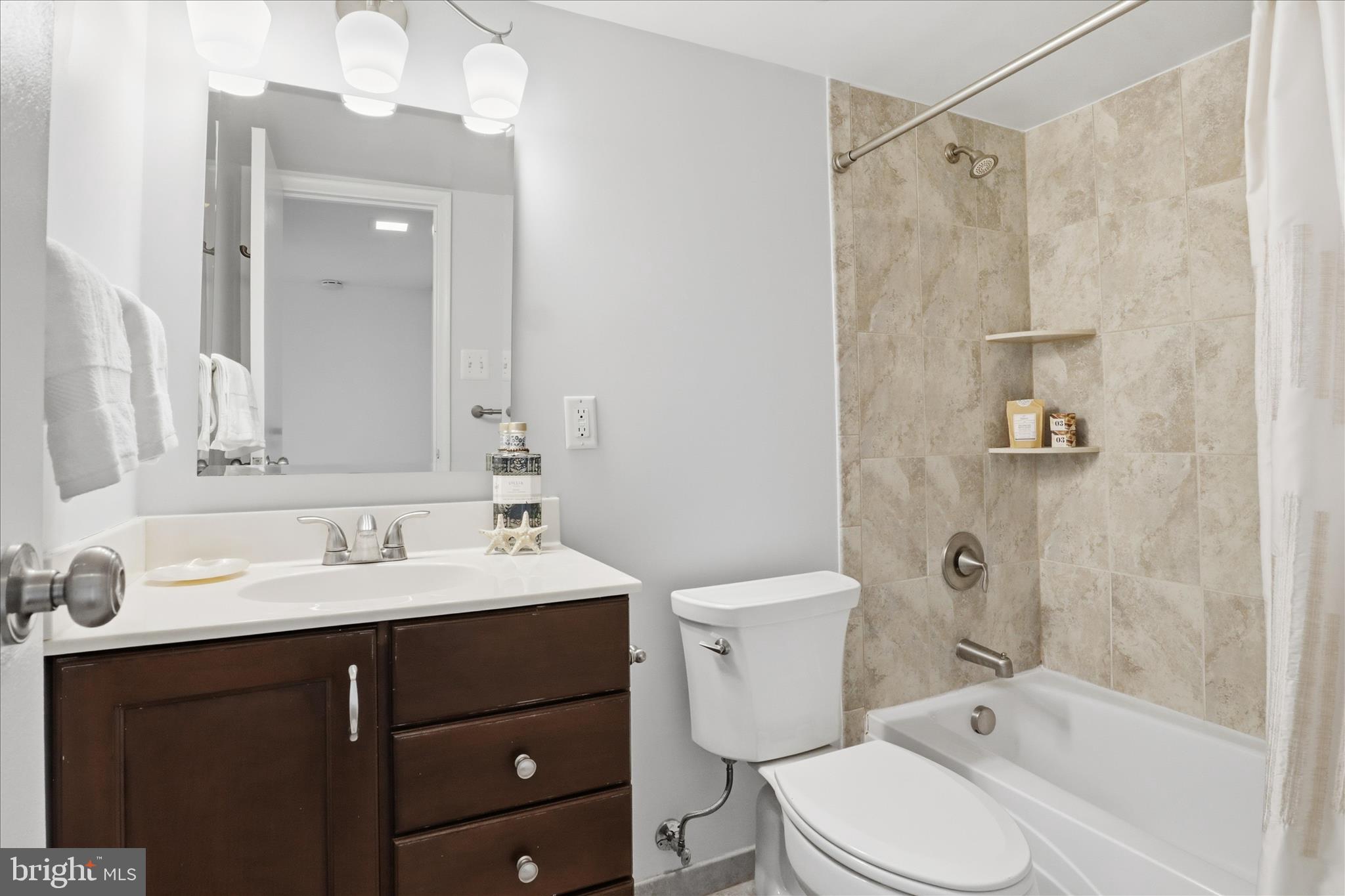 SAXONY SQUARE - Residential