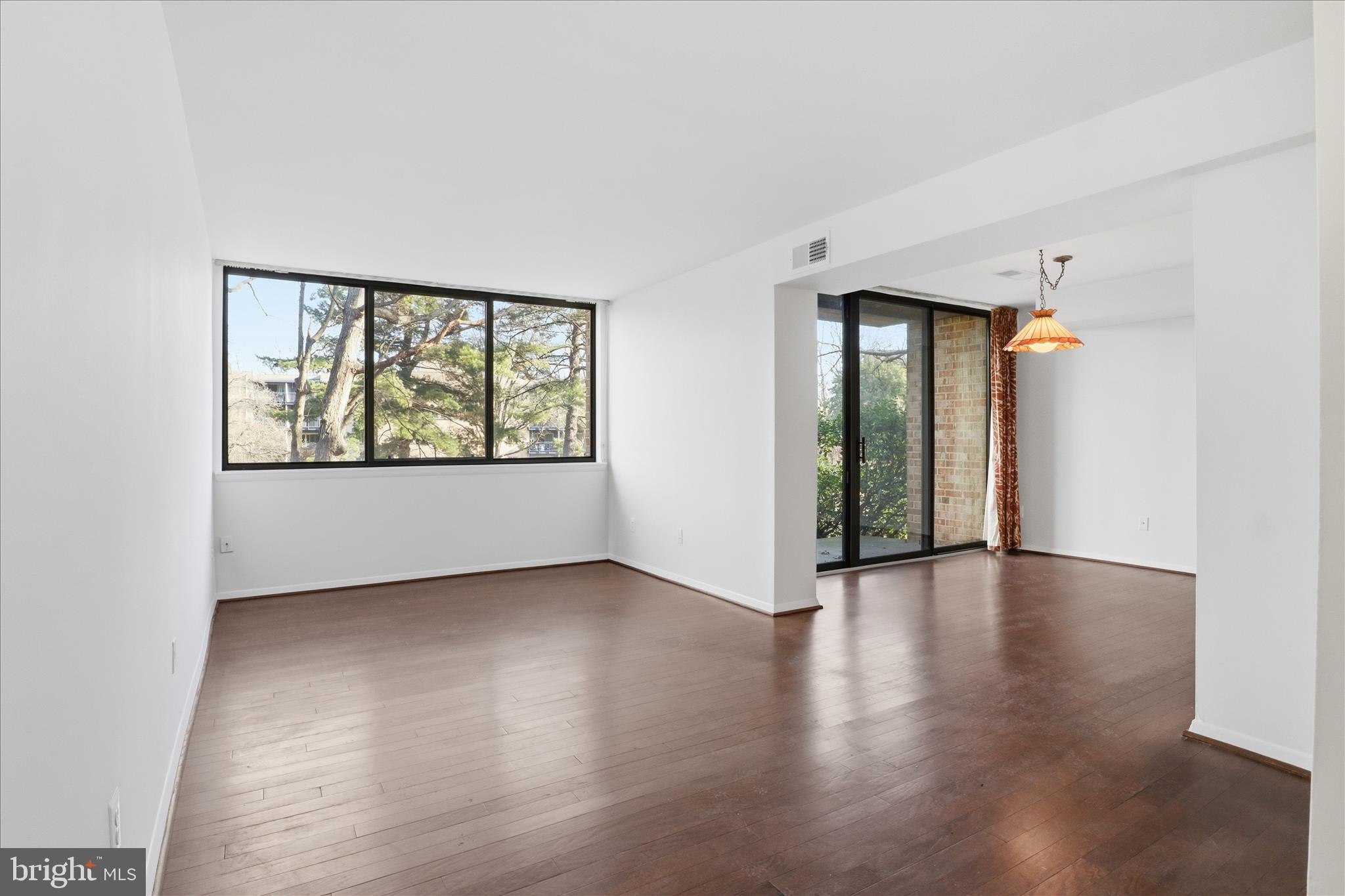 SAXONY SQUARE - Residential