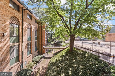 Photo of 501 N Armistead Street #T2, ALEXANDRIA, VA 22312 (MLS # VAAX2051604)