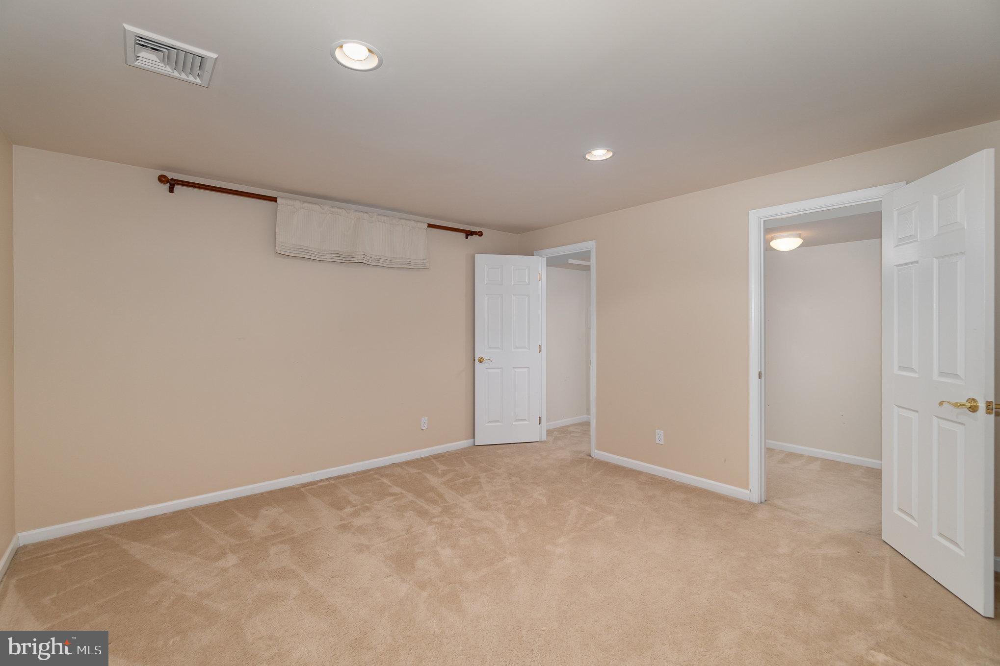 ROYAL OAKS/REGENTS GLEN - Residential