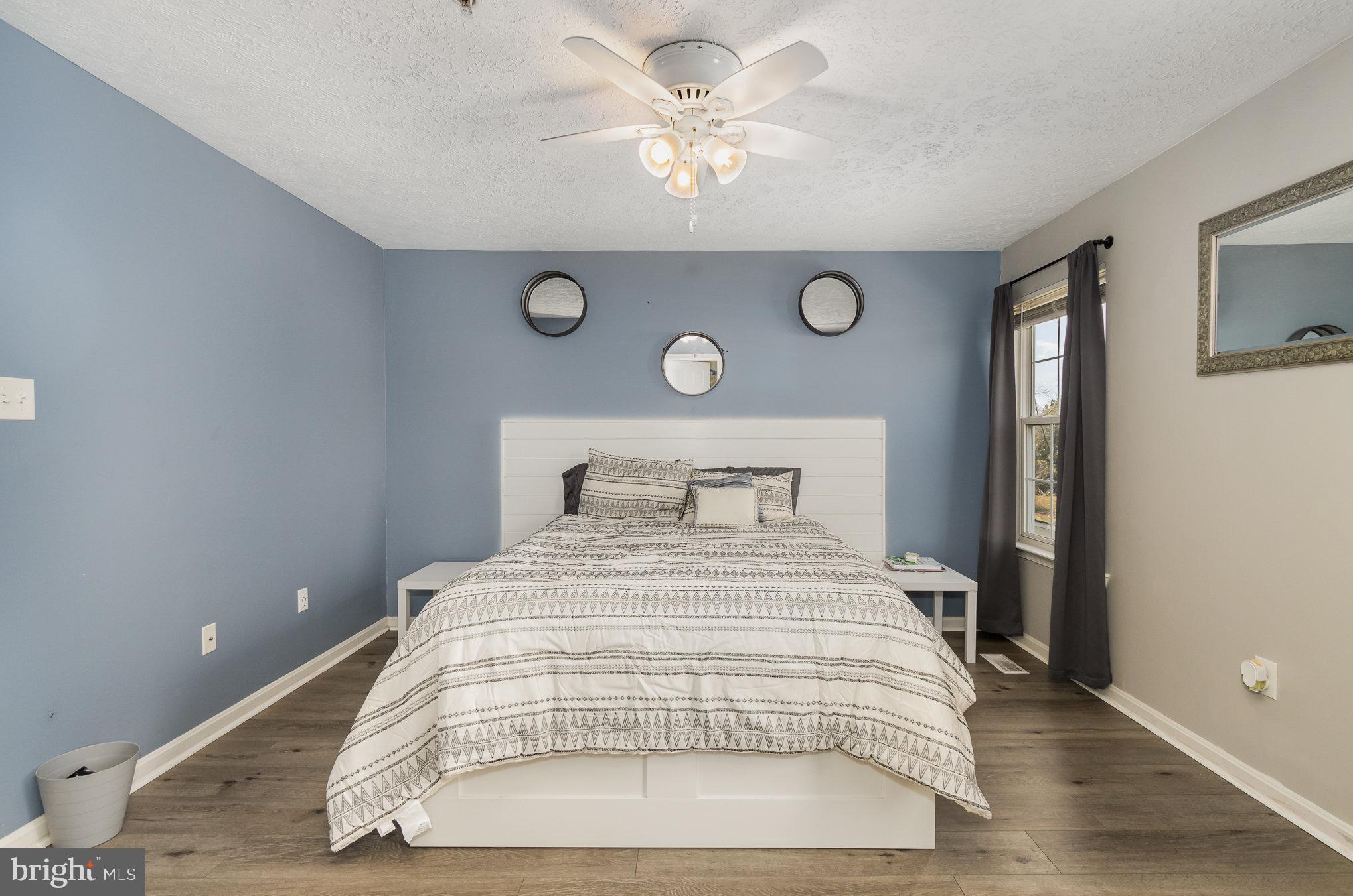 CONSTANT FRIENDSHIP - Residential