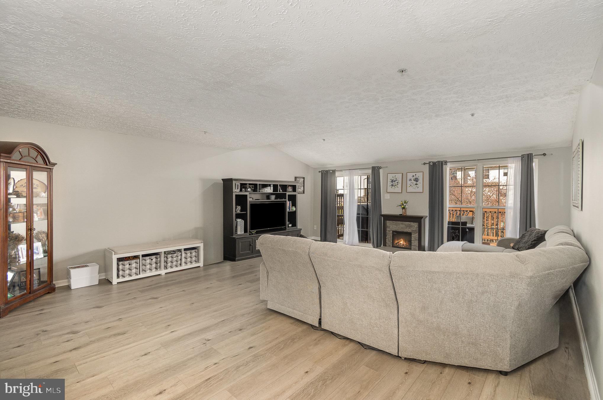 CONSTANT FRIENDSHIP - Residential