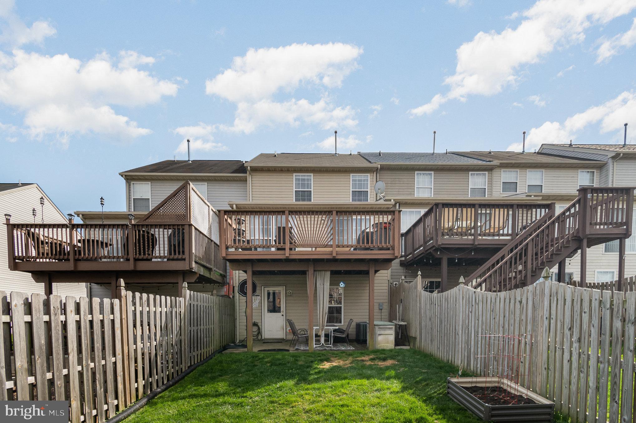 CONSTANT FRIENDSHIP - Residential