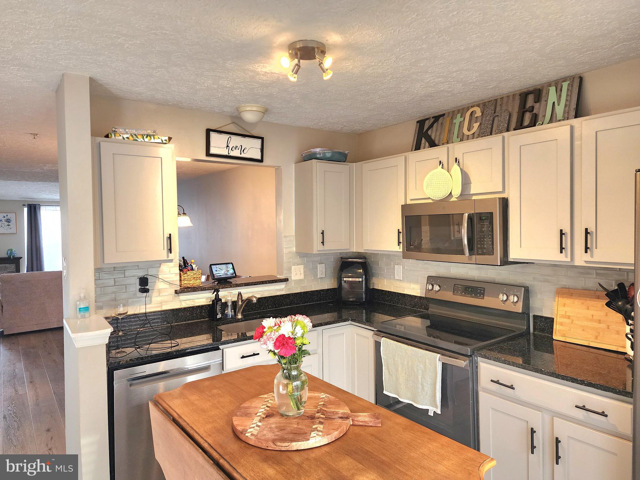 CONSTANT FRIENDSHIP - Residential