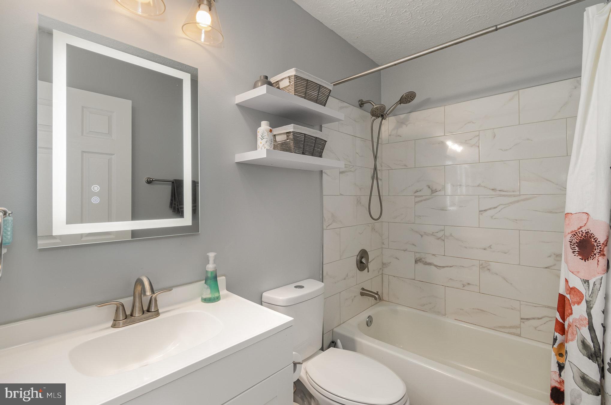 CONSTANT FRIENDSHIP - Residential