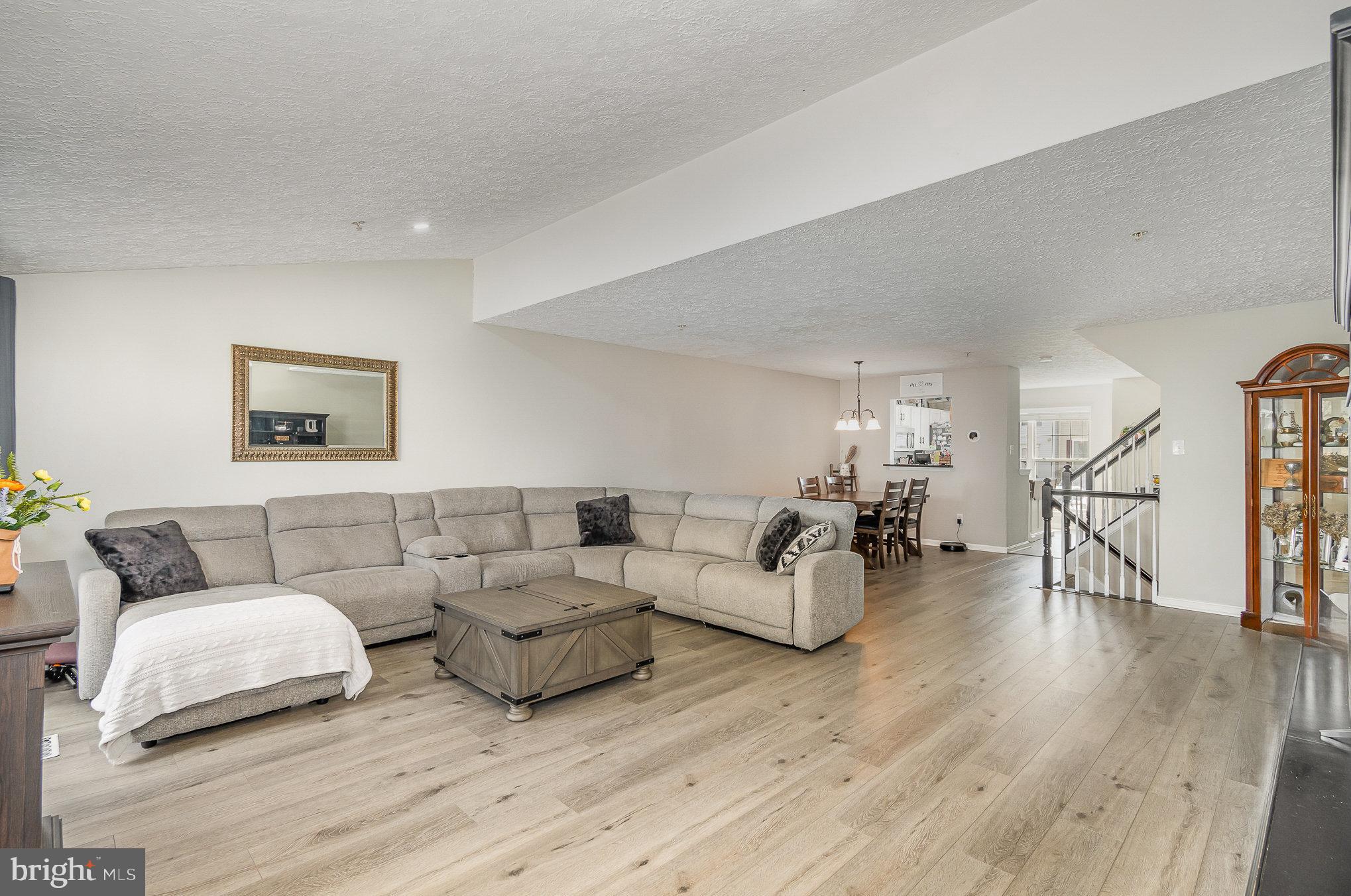 CONSTANT FRIENDSHIP - Residential