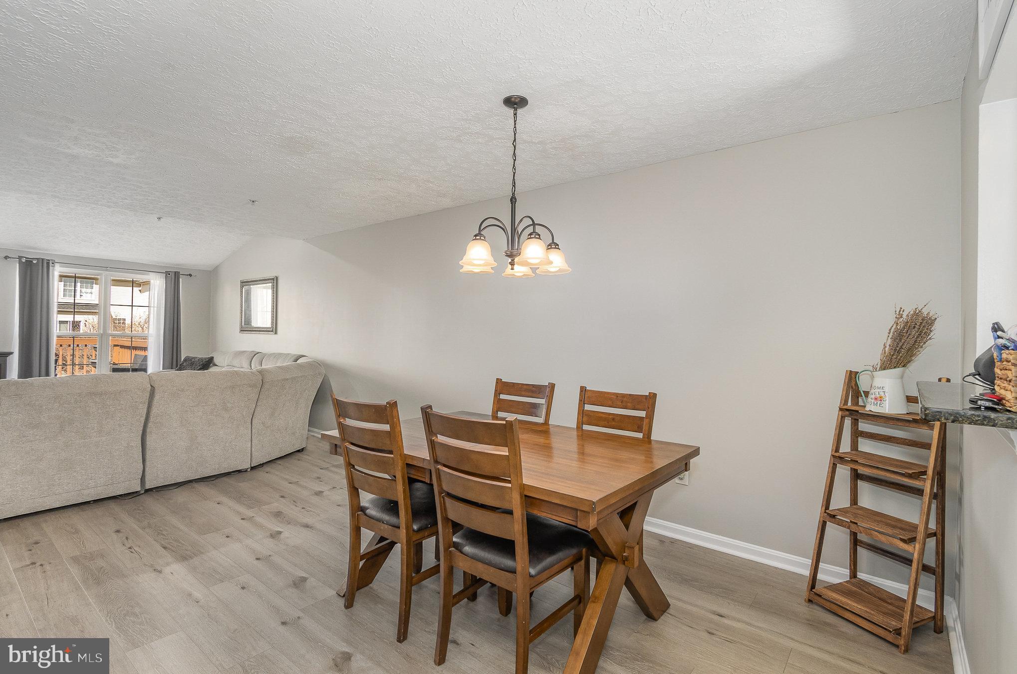 CONSTANT FRIENDSHIP - Residential