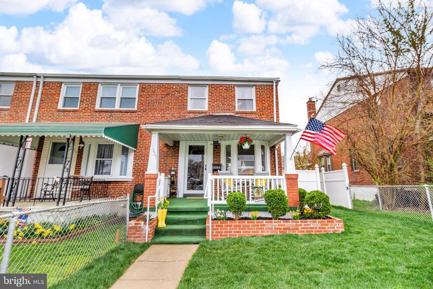Come check out this newly renovated home!

The homeowner has done some serious upgrades to this Three bedroom One and half bathroom townhouse. Recent renovations to include- New Roof, New Storm Doors, New basement window, replaced windowpanes, new bathroom and vanity sink combo, new dishwasher, New Flooring, HVAC cleaned and Maintenace completed, and fresh paint all over!

You don't want to miss this home and its charm, it will not last!