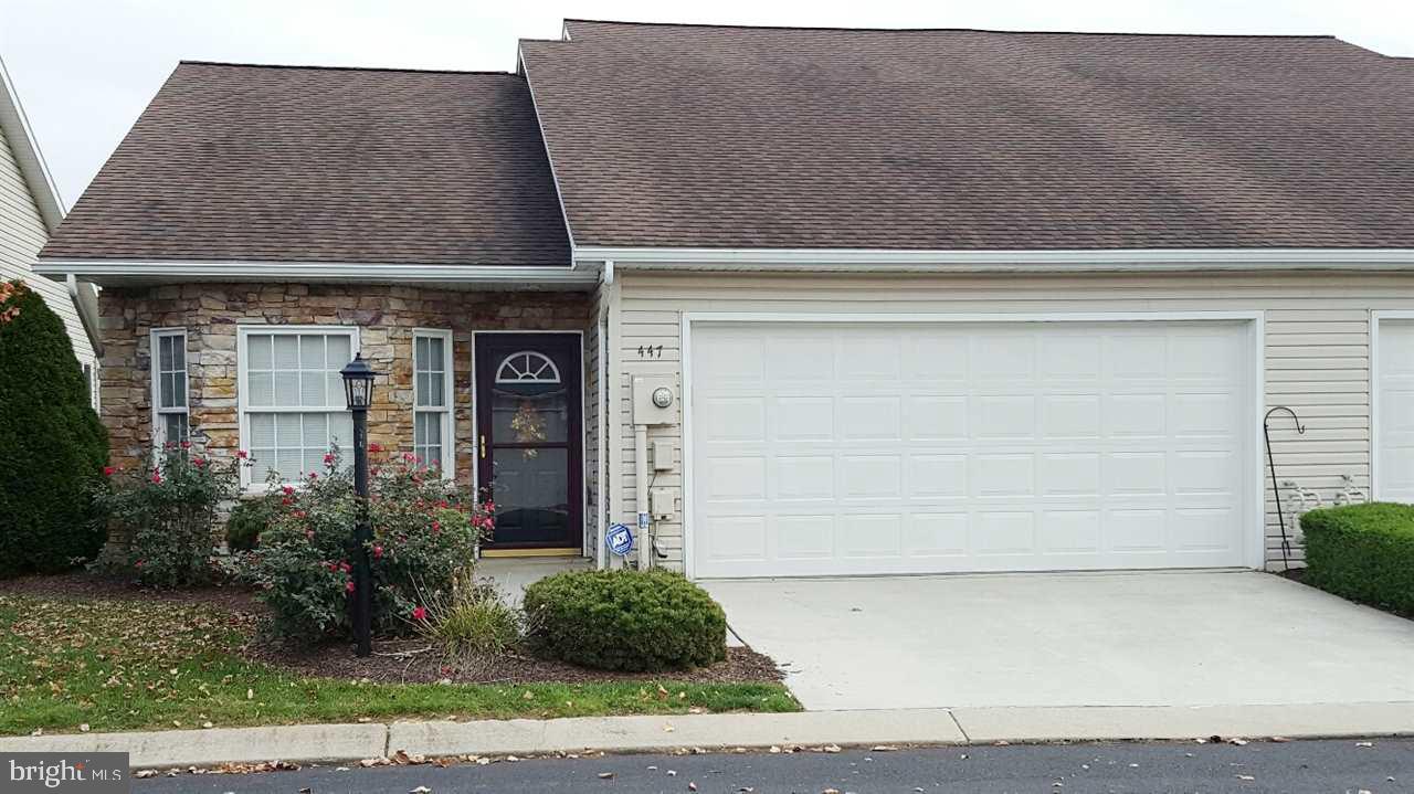 GREAT CONDO IN VERY DESIRABLE LOCATION. PLEASANT LAYOUT, 2 BEDROOMS ON 1ST LEVEL, 1.5 BATHS, LARGE 2ND LEVEL BEDROOM WITH WALK IN CLOSET & FULL BATH, COVERED PATIO, LARGE KITCHEN WITH APPLIANCES.