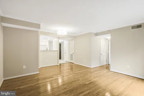 MLS: VAAR2073266