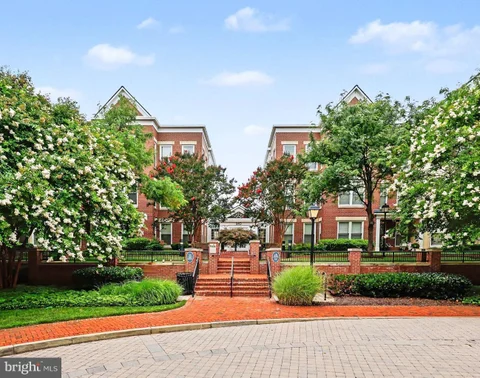 910 Powhatan Street Unit 303S, Alexandria, VA MLS: VAAX2066452