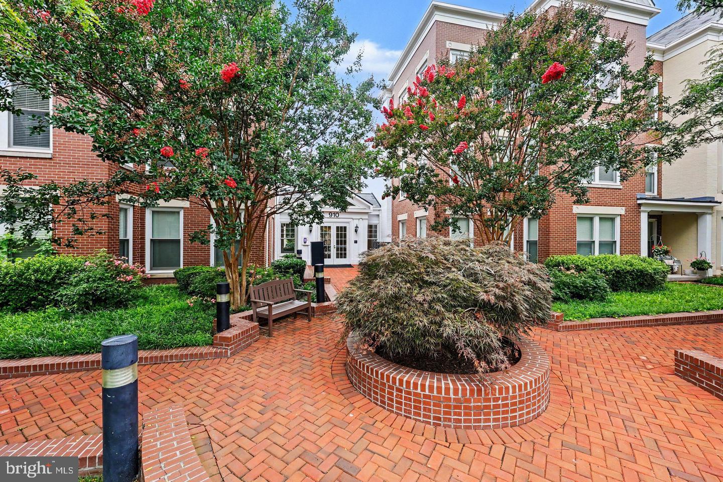 910 POWHATAN STREET 303S