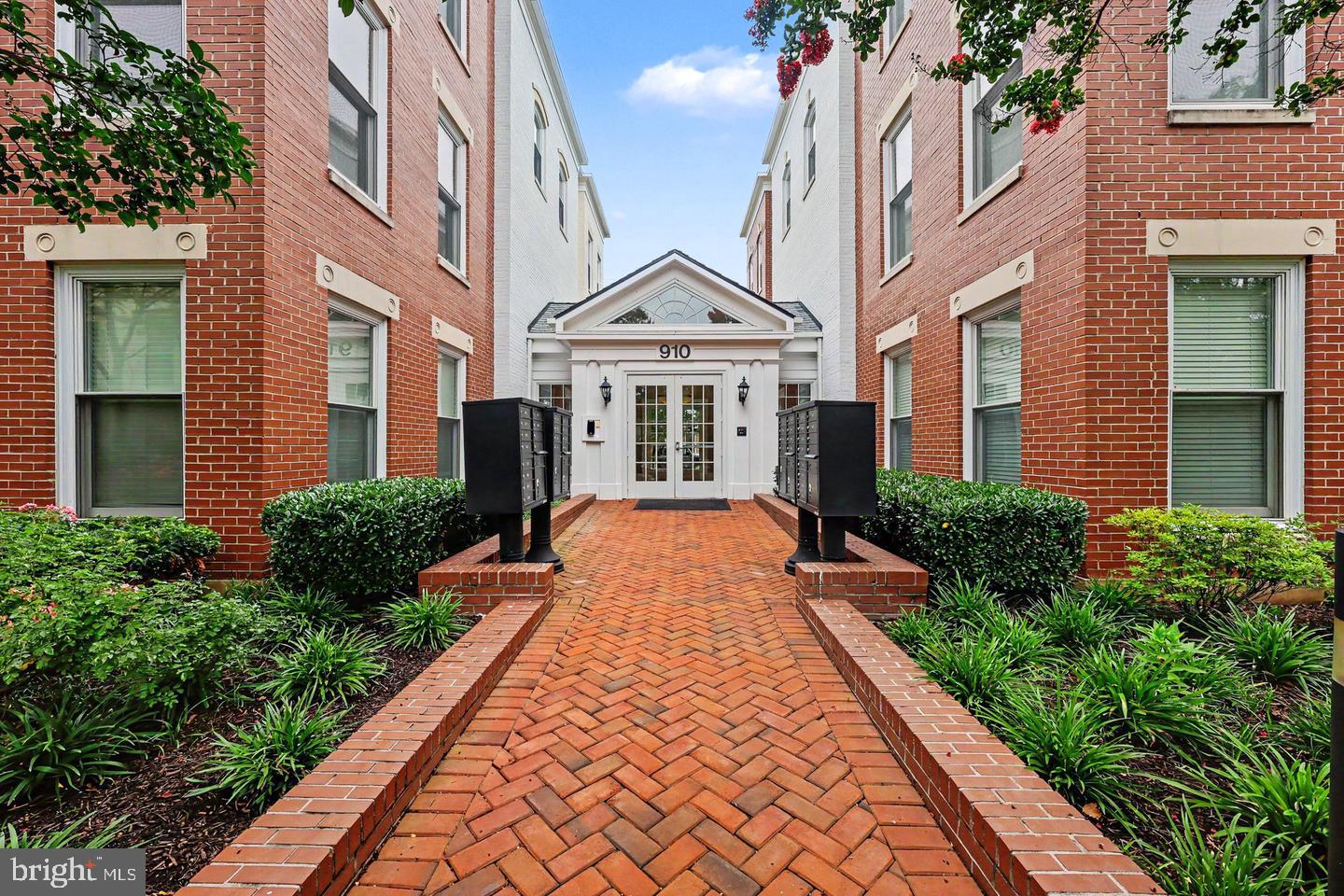 910 POWHATAN STREET 303S