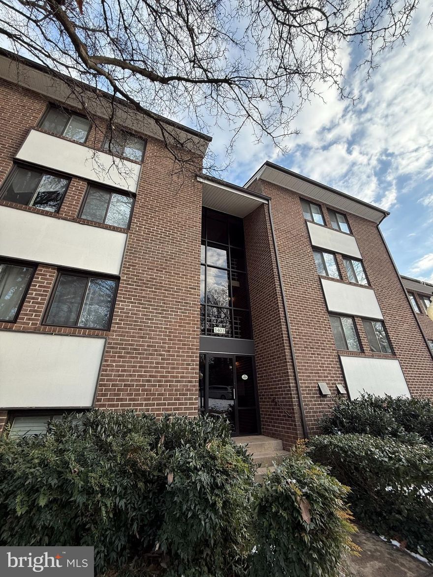 2BR 2BA condo in heart of Reston!