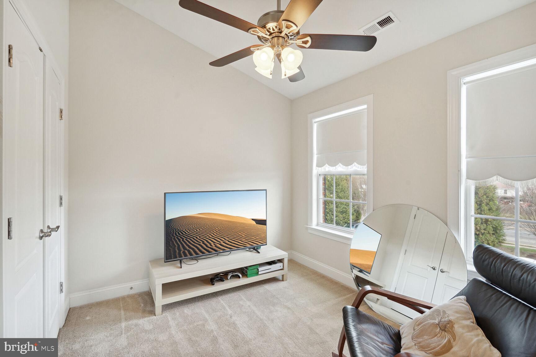 SADDLE RIDGE - Residential