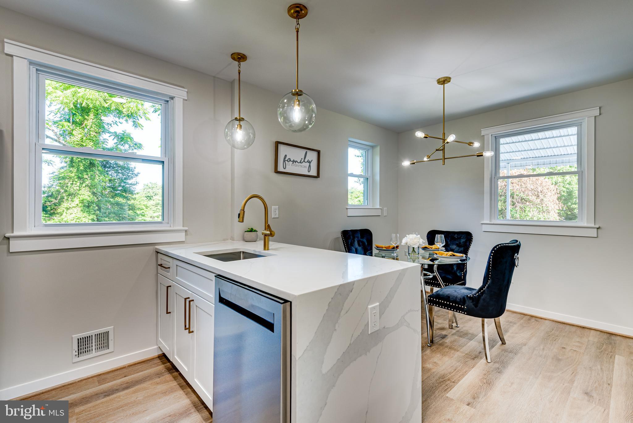 SOUTH LAWN - Residential