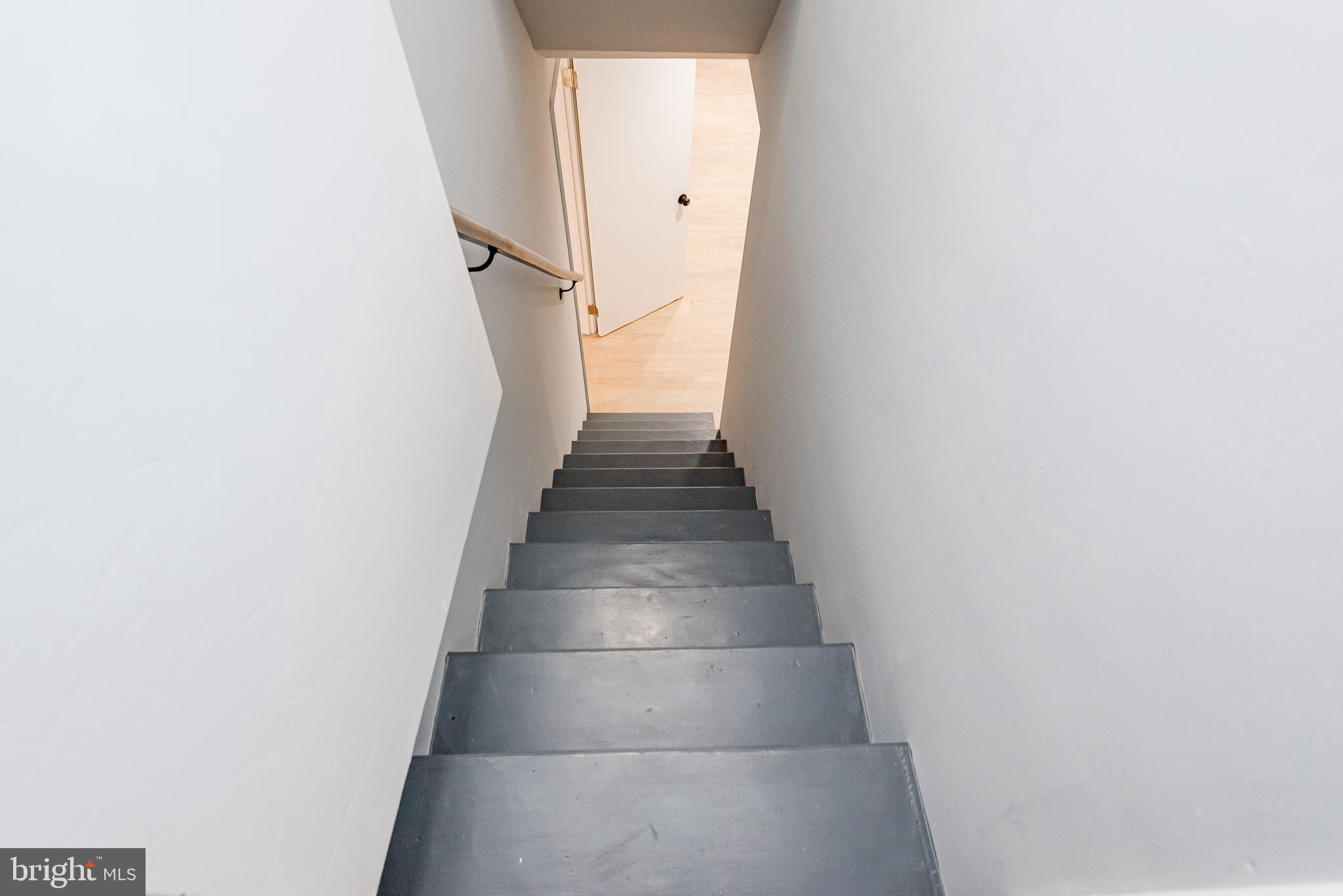 SOUTH LAWN - Residential