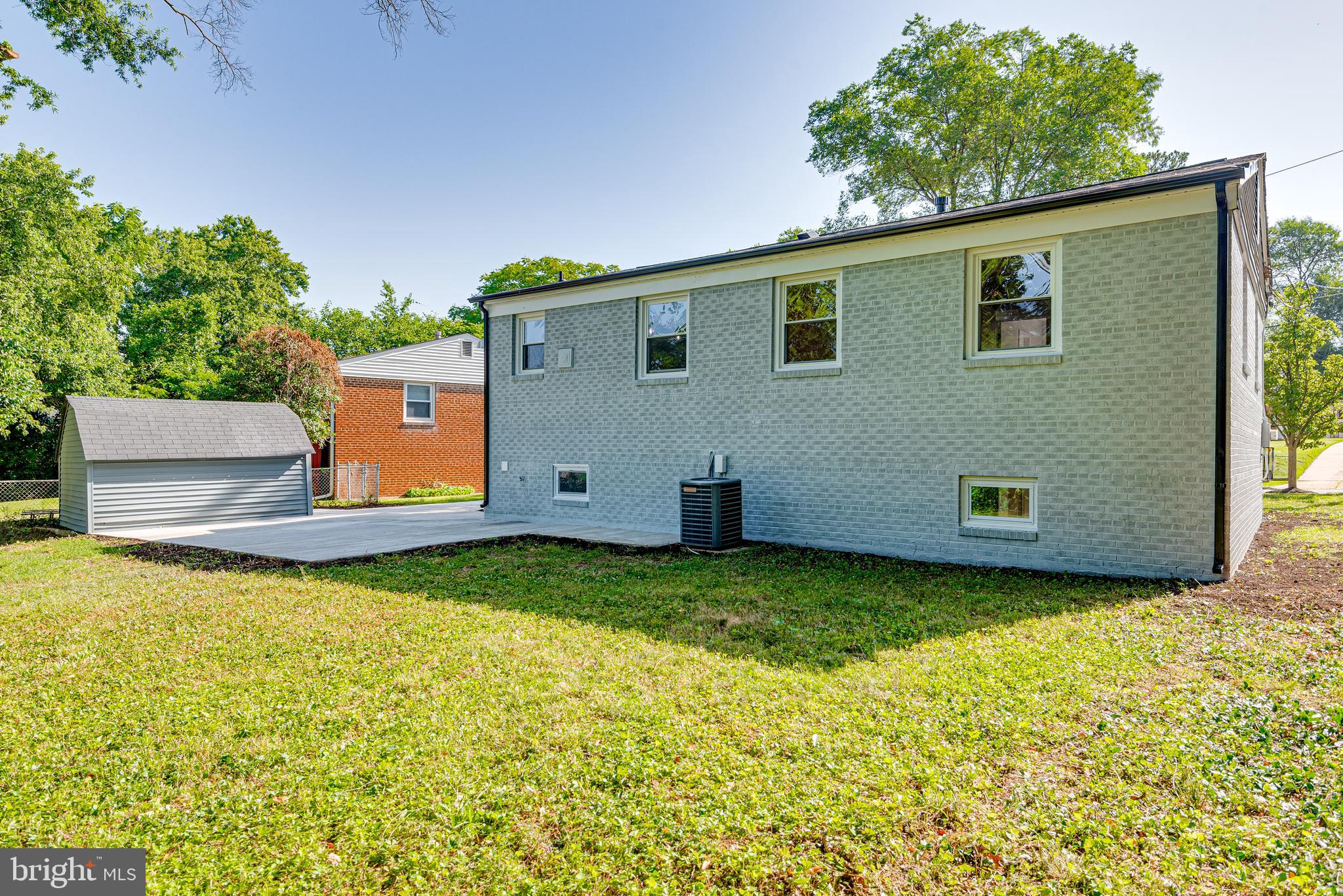 SOUTH LAWN - Residential