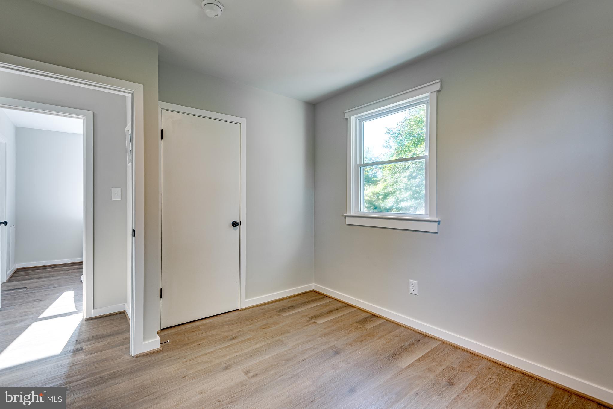 SOUTH LAWN - Residential