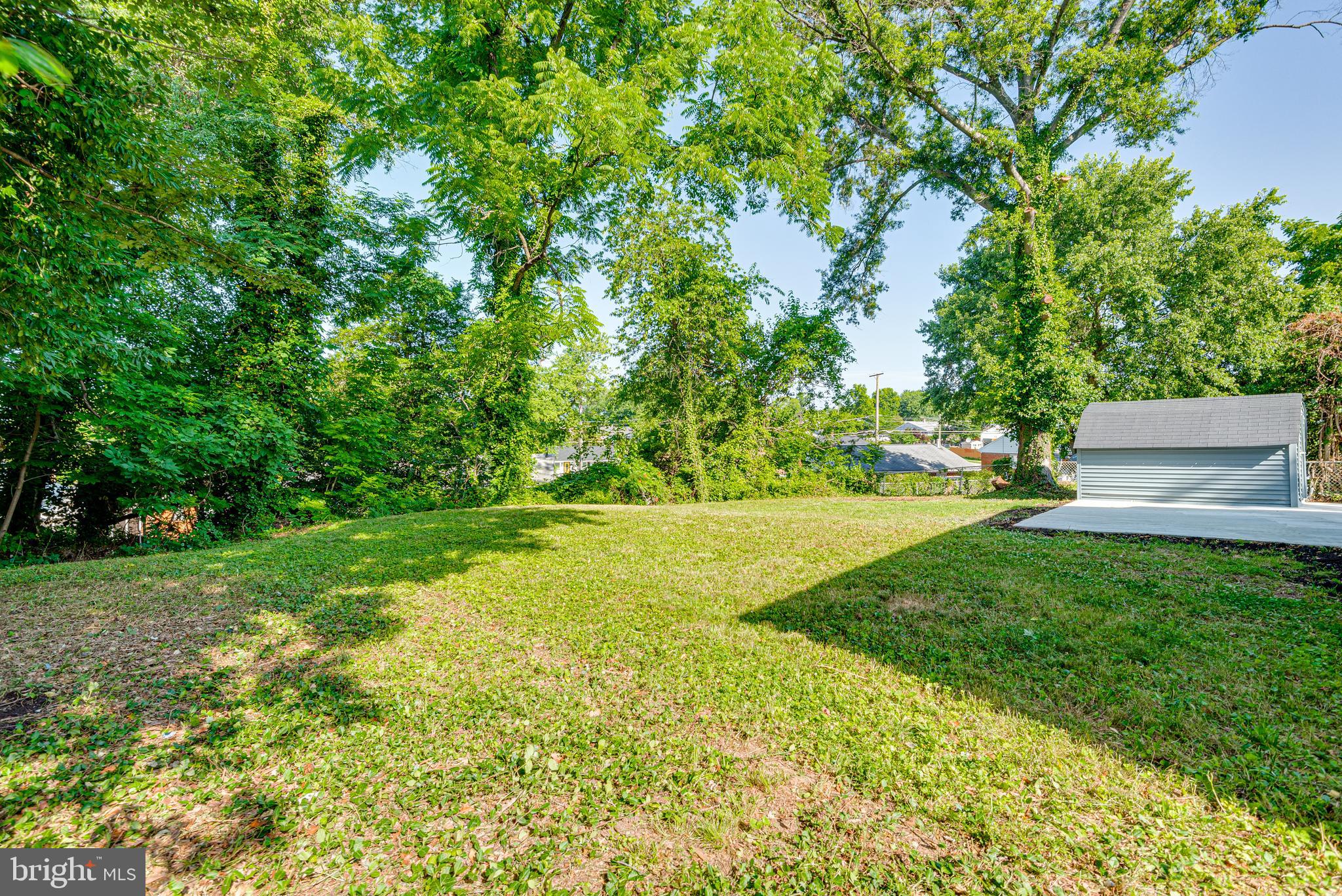 SOUTH LAWN - Residential