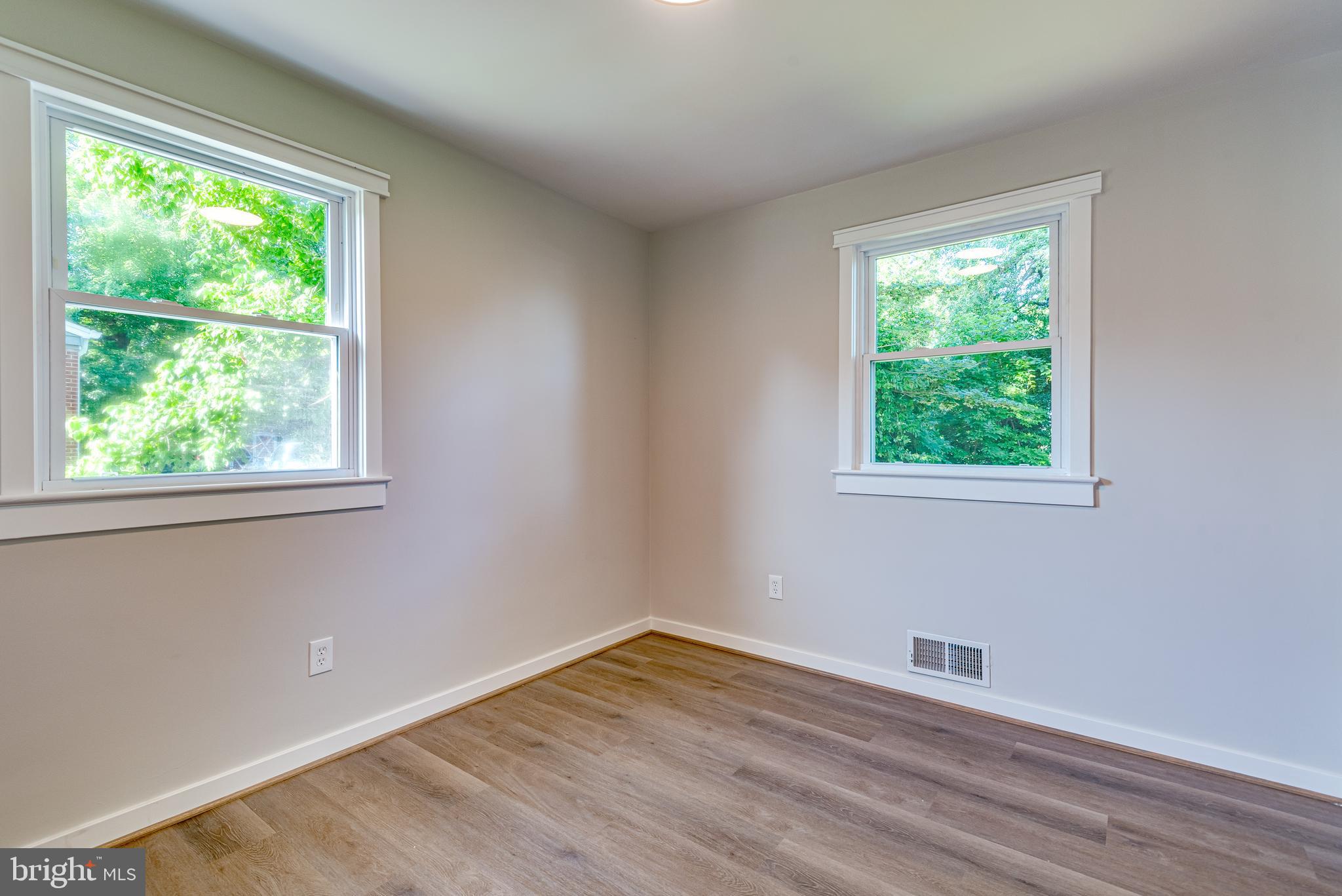 SOUTH LAWN - Residential