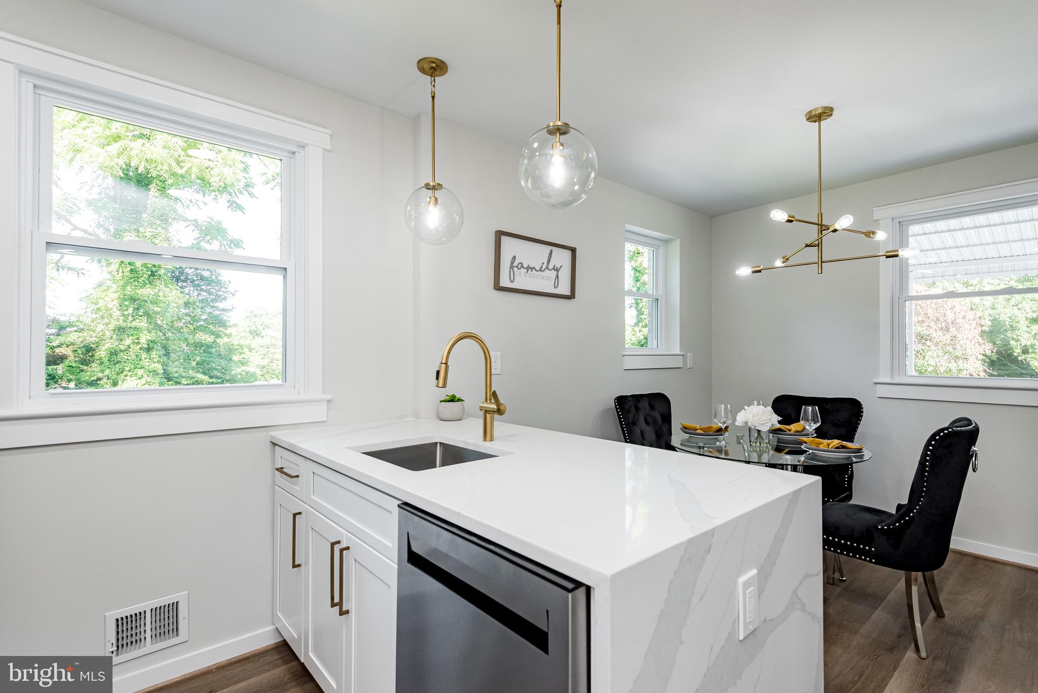 SOUTH LAWN - Residential