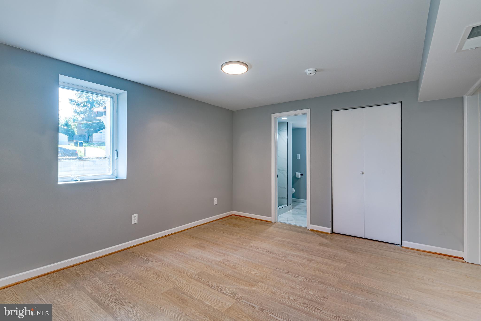 SOUTH LAWN - Residential